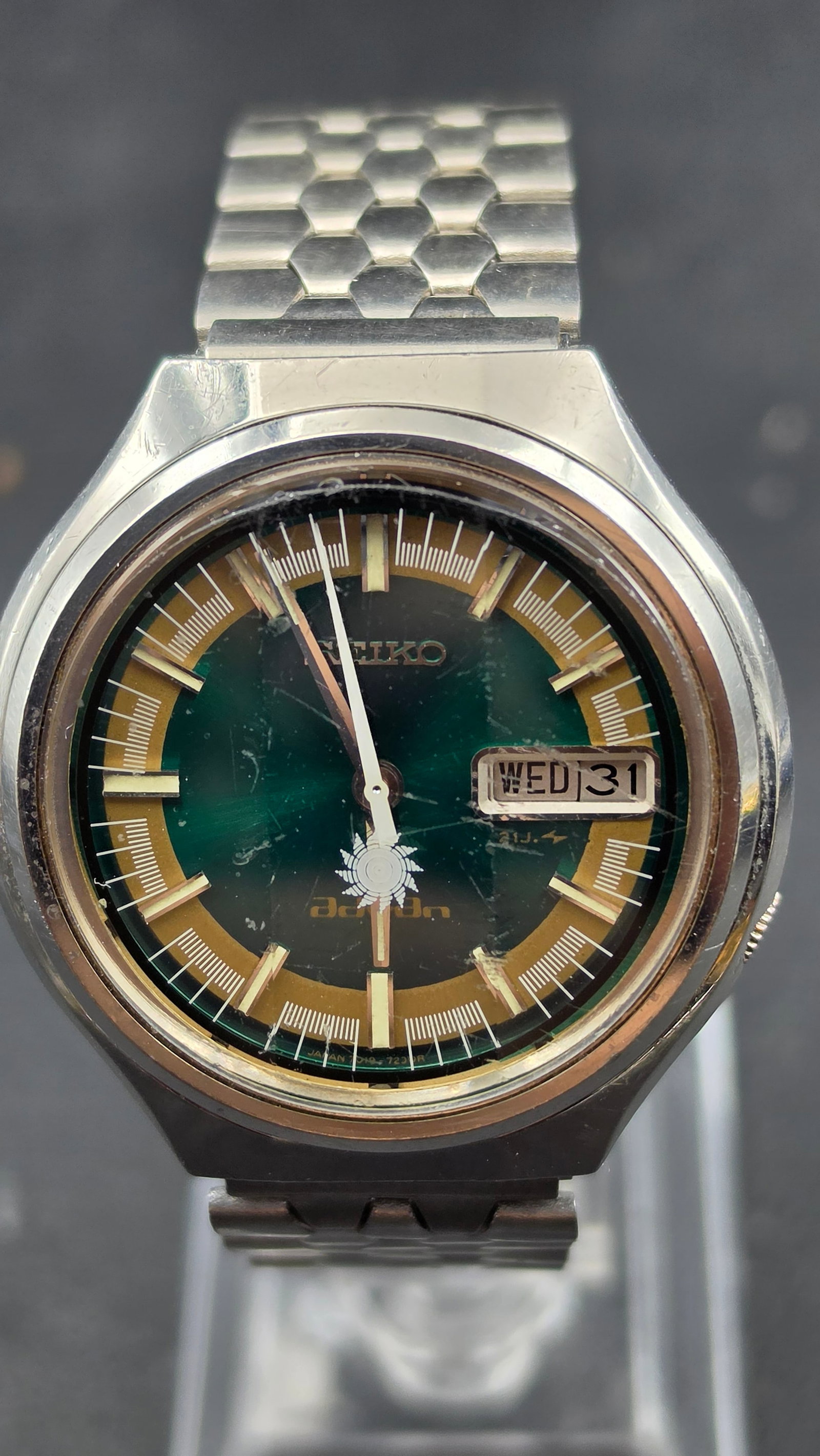 1972 Seiko Advan Automatic Watch, Ref. 7019-7160, Green Dial: Seiko Advan automatic wristwatch, reference 7019-7160, dated 1972, Caliber 7019A, 21 jewels. Green metallic dial with faceted crystal, day/date window, part of Seiko's experimental early-1970s Advan l