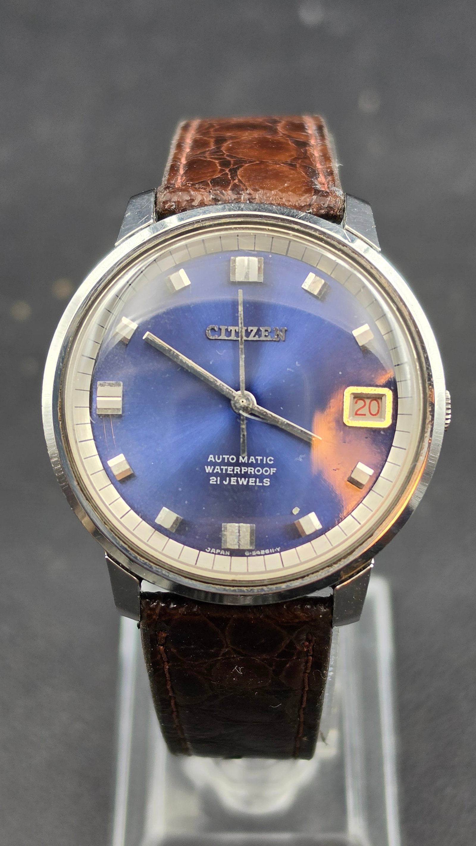 Vintage 1970s Citizen Automatic 21 Jewels Blue Dial Watch Ref 62-5256: Vintage 1970s Citizen automatic men's wristwatch, reference 62-5256, in a stainless steel case measuring 37.60mm in diameter (case only, excluding crown). The case back is signed Citizen, marked Water