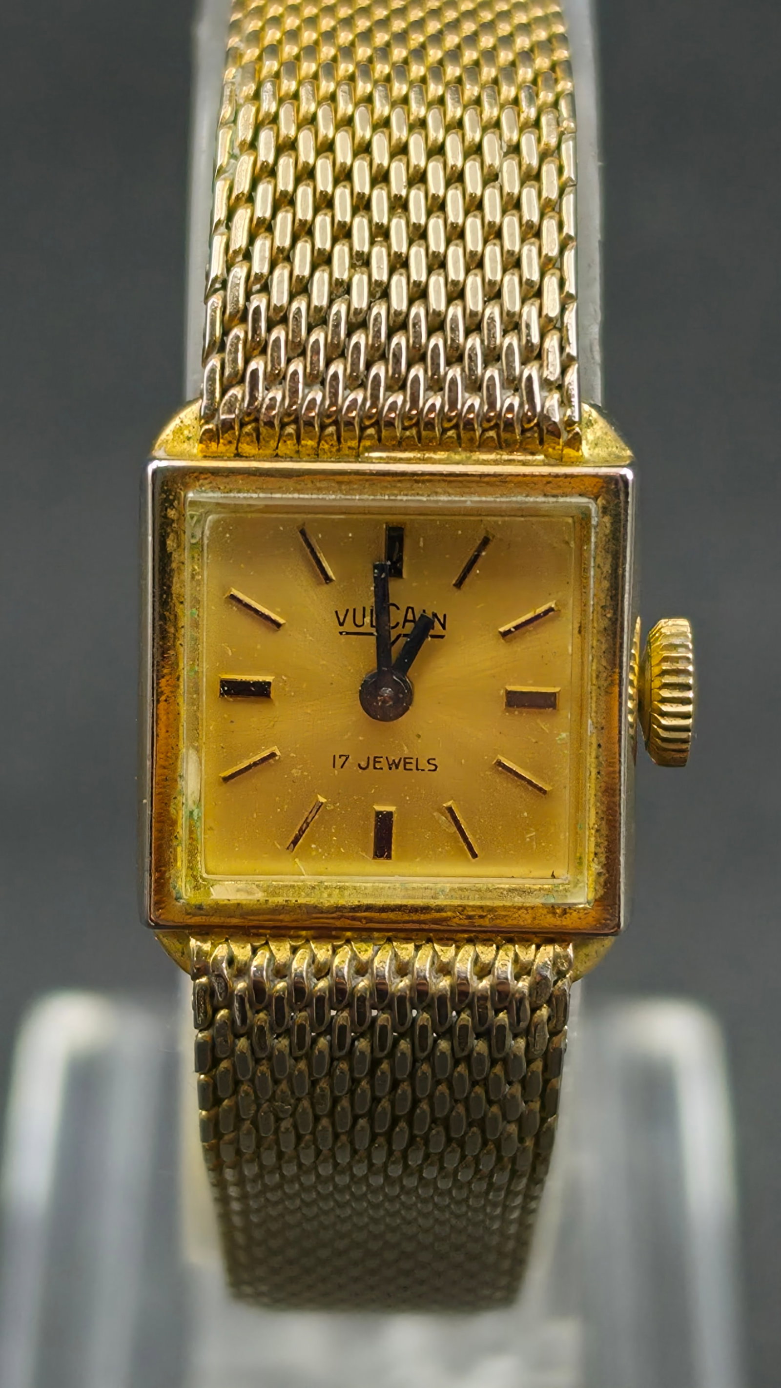 Vintage Vulcain 17 Jewels Ladies Square Wristwatch Gold Tone Mesh Bracelet: Vintage Vulcain ladies wristwatch with a square gold tone case on an integrated mesh bracelet. The dial is signed Vulcain above the center and 17 Jewels below, with applied baton hour markers and a se