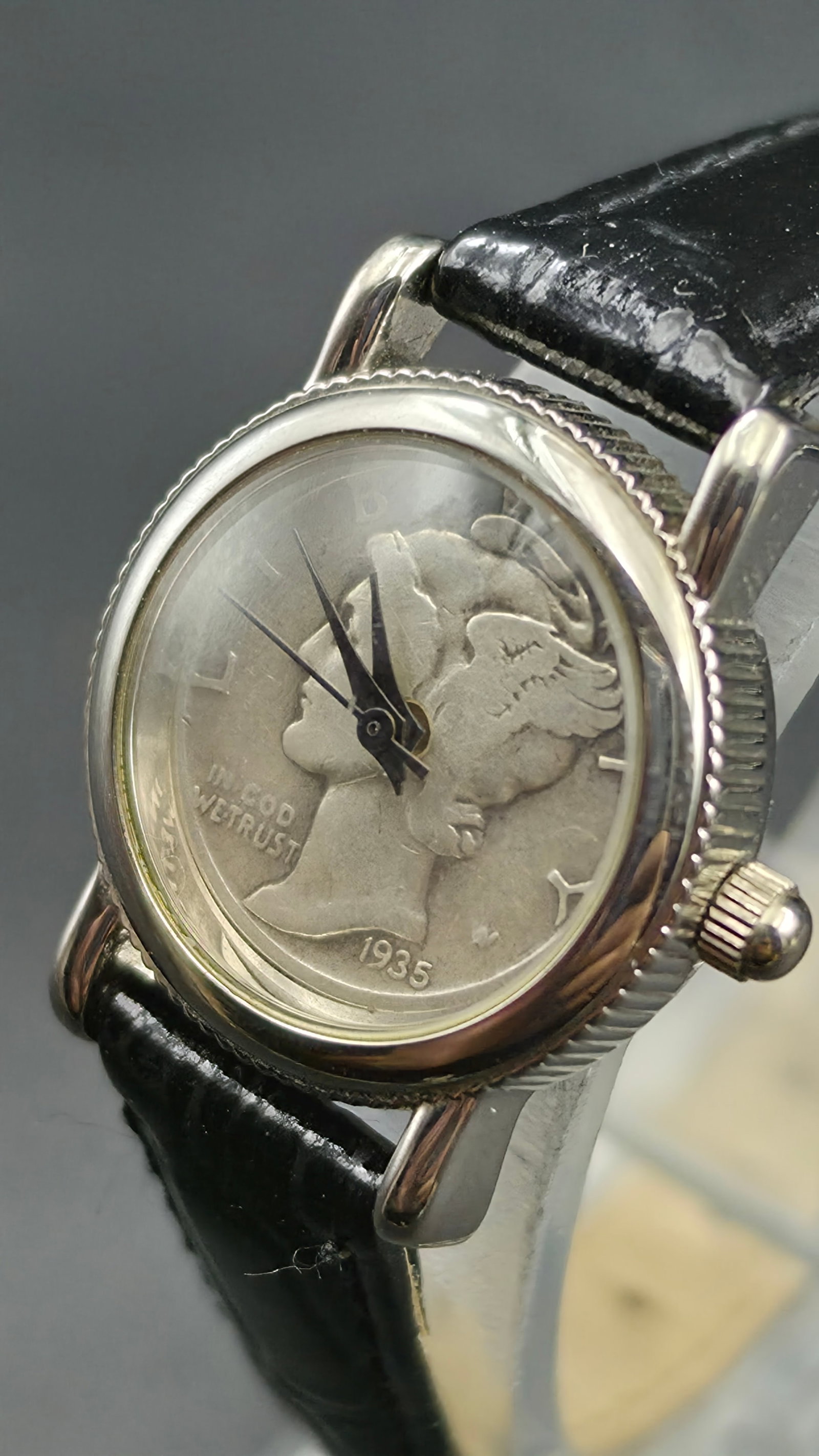1935 Mercury Silver Dime Coin Wristwatch Fluted Bezel Quartz: This is a novelty coin watch built around a genuine 1935 Mercury silver dime, with the coin's obverse used as the dial face and its reverse fasces design visible on the case back, a specialty collecto