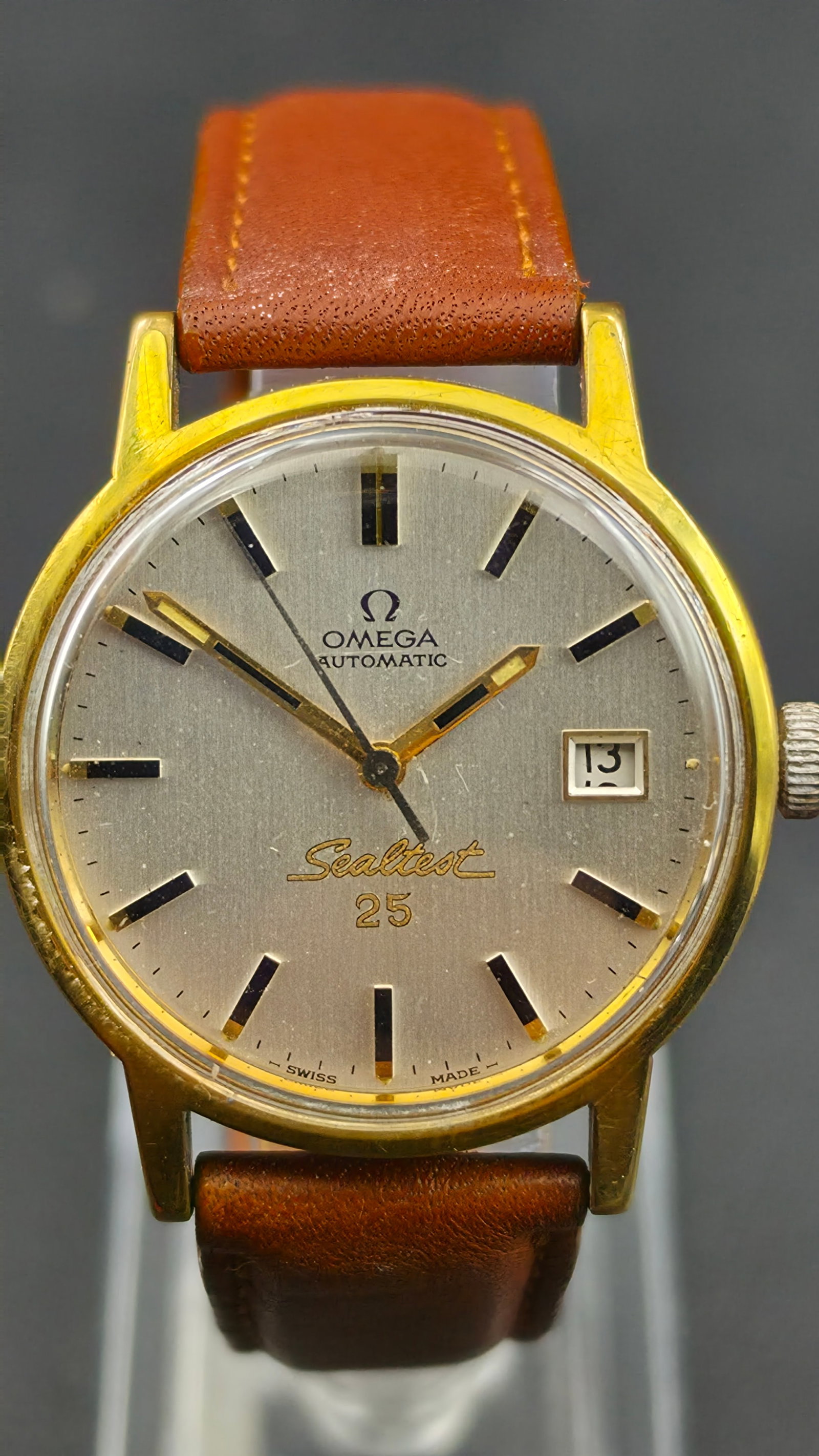 Omega Automatic Sealtest 25 Caliber 1480 Gold Plated Date Watch 1970s: This is an Omega Genève automatic date watch powered by the caliber 1480 — a movement developed jointly by Omega and Tissot in the early 1970s, notable for having its automatic winding gear integra