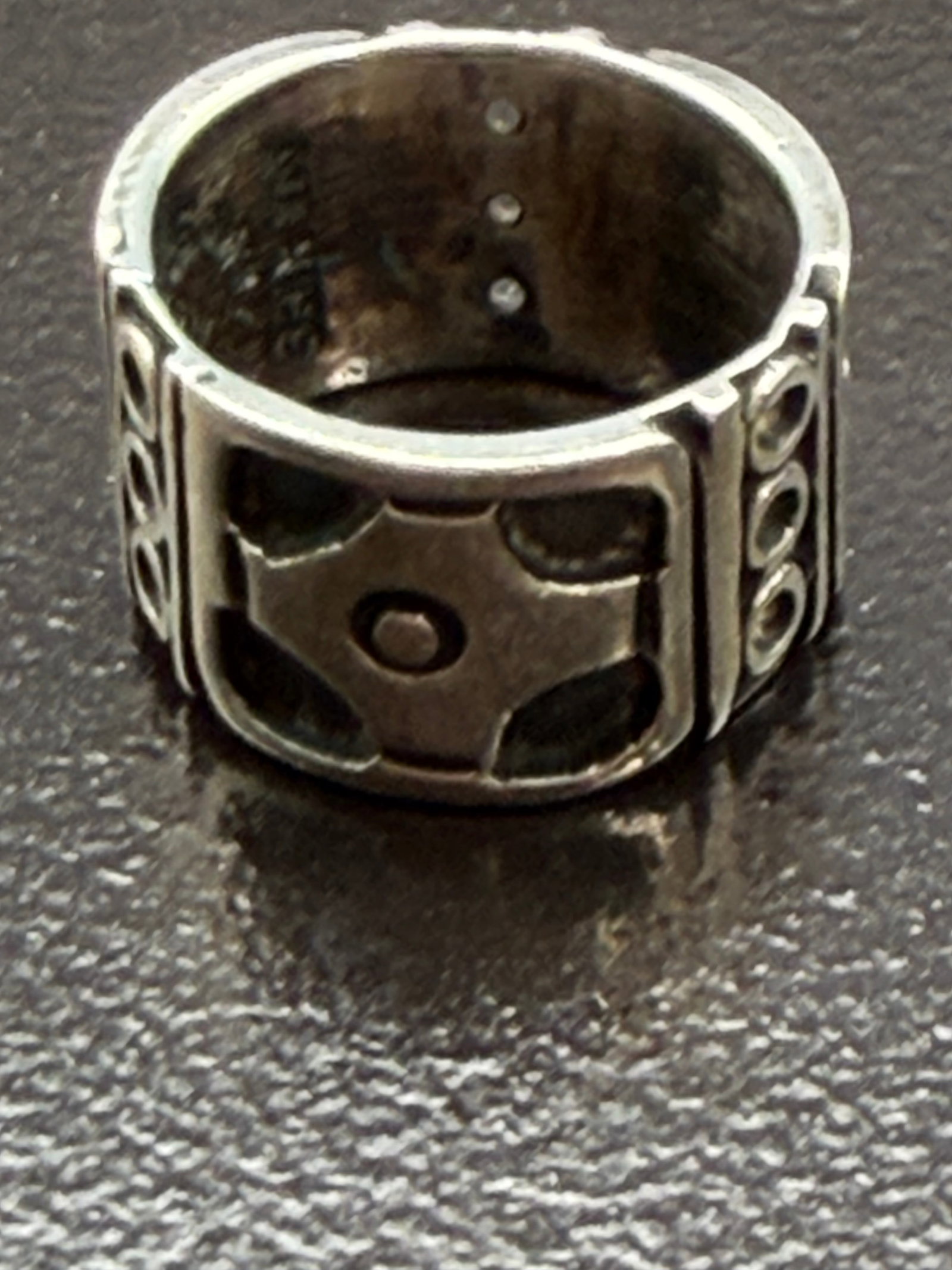 6g-Vintage Mexican Sterling Silver Geometric Band: Vintage Mexican sterling silver band ring featuring a bold geometric cutout design with a substantial, modernist look. Hallmarked Mexico and 925 Sterling (maker’s mark present but indistinct). Suita
