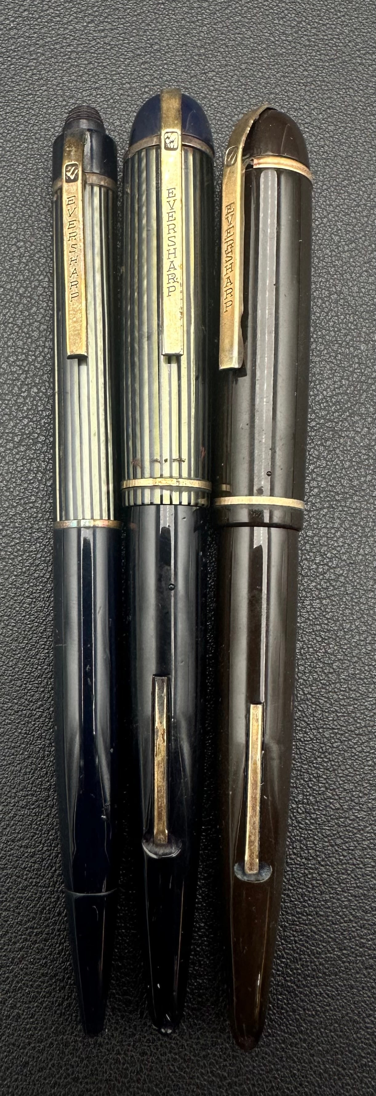 Vintage Eversharp Skyline 14K Fountain Pens & Pencil Lot: Lot of three vintage Eversharp writing instruments including two Skyline fountain pens and one matching mechanical pencil. The fountain pens feature original 14K gold nibs and retain their classic Art