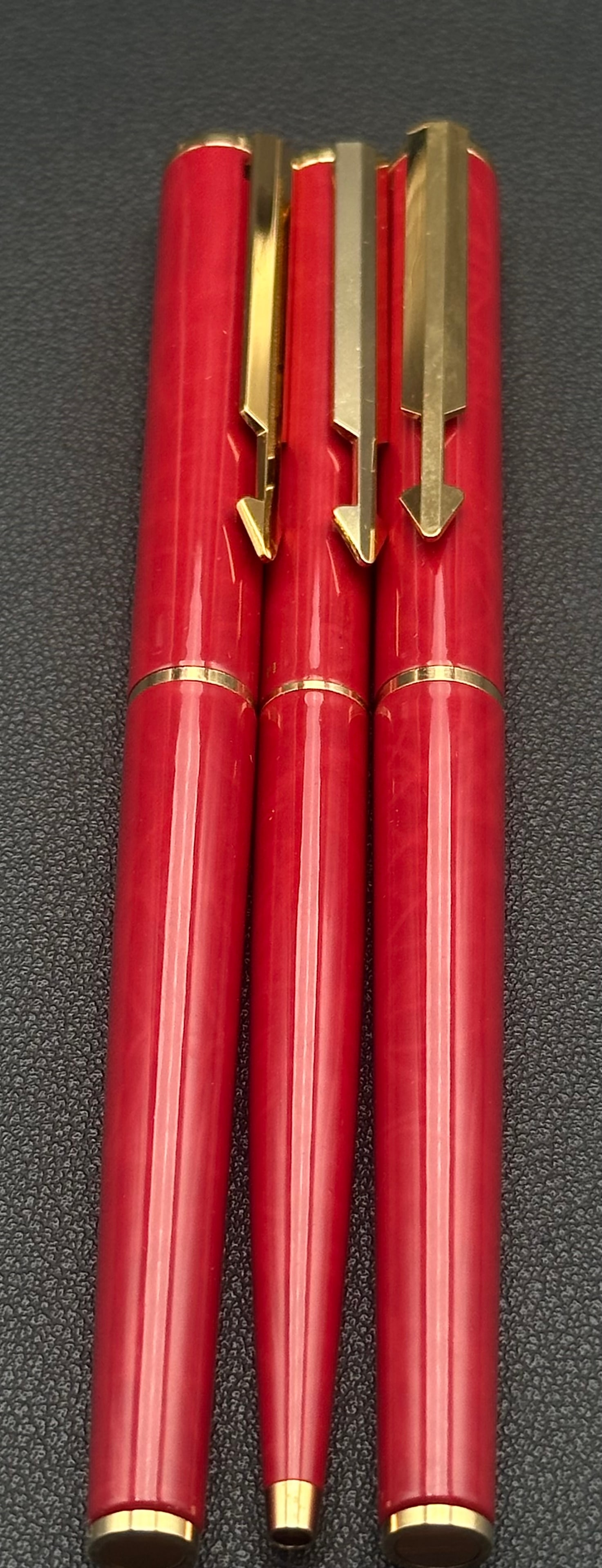 Vintage Parker Vector Red Fountain Pen Ballpoint & Pencil Set: Vintage Parker Vector three-piece writing set including a fountain pen with original gold-tone Parker nib, matching ballpoint pen, and mechanical pencil. Finished in red lacquer with gold-tone arrow c