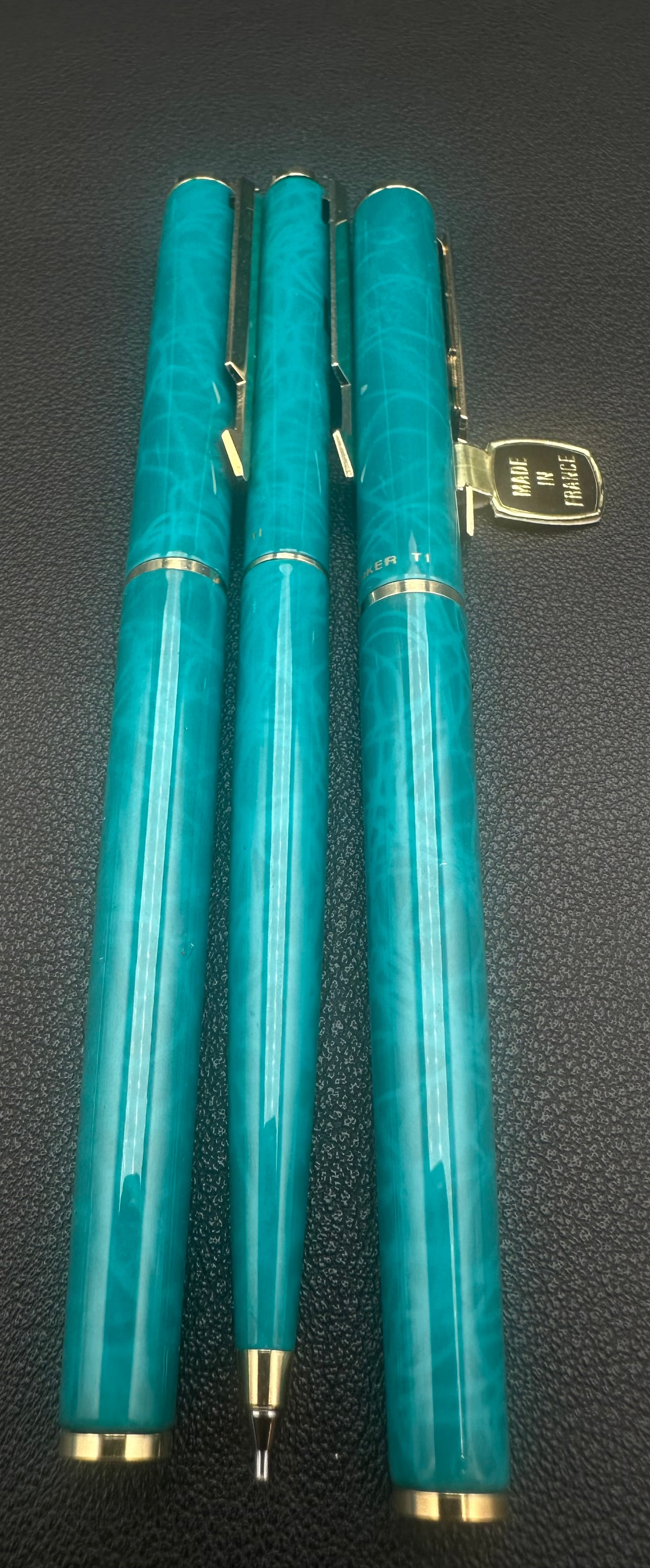 NOS Parker T1 Turquoise Marble Fountain Pen Ballpoint Pencil Set France: New Old Stock (NOS) Parker T1 three-piece writing set in a striking turquoise marbled finish with gold-tone trim. Made in France, this matching set includes a fountain pen with a Parker 14K gold nib, 