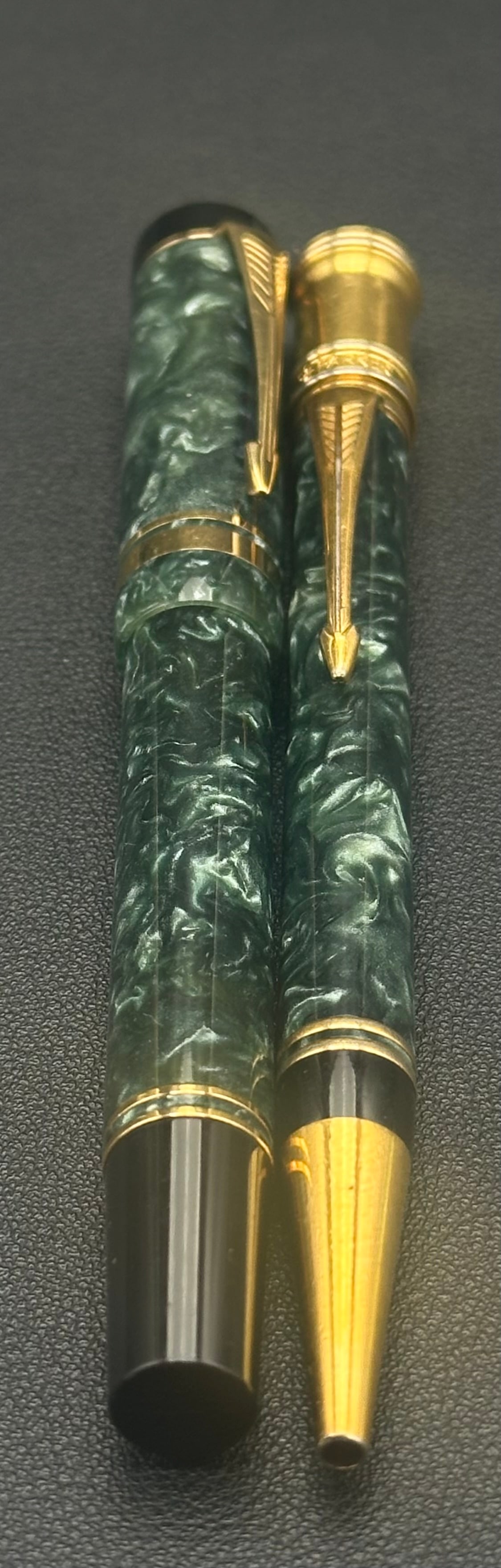 Parker Duofold International Green Marble FP & Ballpoint Set 18K Nib (1 of 8)