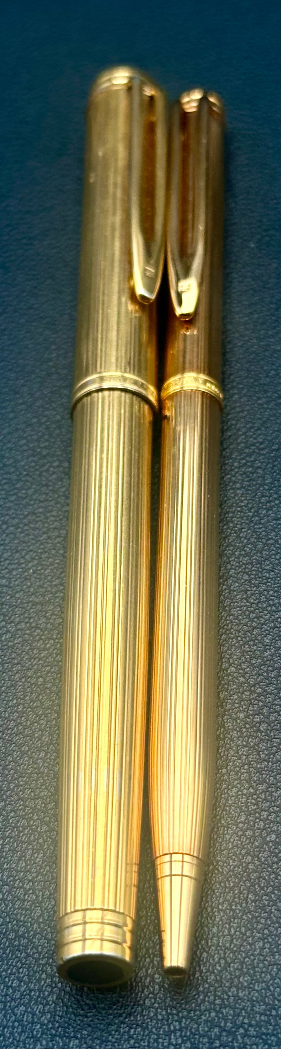 Waterman France Gold Plated Barleycorn Fountain Pen & Ballpoint Set: Elegant vintage Waterman writing set featuring a gold-plated barleycorn (vertical lined) finish. Includes a matching fountain pen and ballpoint pen, both with Waterman-branded cap bands. The ballpoint