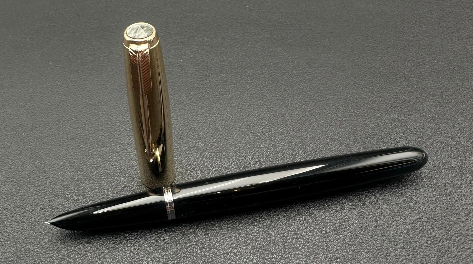 Parker 75 Ciselé 1/10 12K Gold Filled Ballpoint Pen France: Vintage Parker 75 Ciselé twist ballpoint pen featuring the classic crosshatch (grid) pattern in 1/10 12K gold-filled finish with black resin lower barrel. The cap is marked “1/10 12K Gold Filled&rd