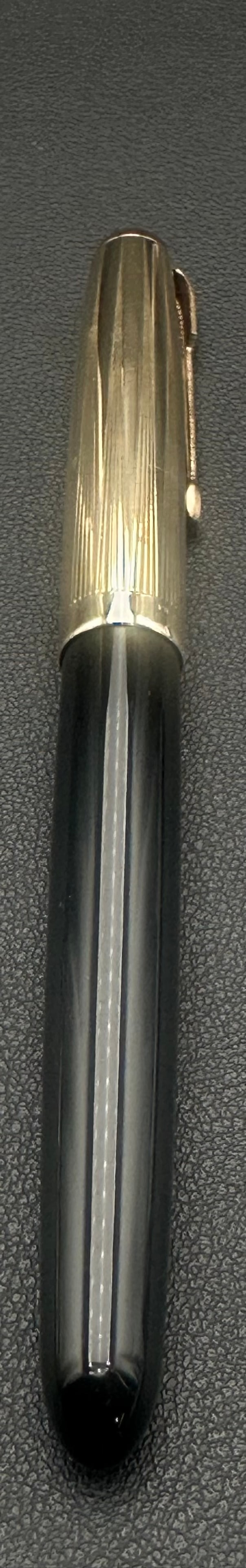 Parker 51 Fountain Pen Black 1/10 14K Gold Filled Cap USA: Vintage Parker 51 fountain pen featuring a black Lucite barrel and a ribbed 1/10 14K gold-filled cap with the iconic Parker arrow clip. Cap is marked “1/10 14K Gold Filled – Made in USA.” On
