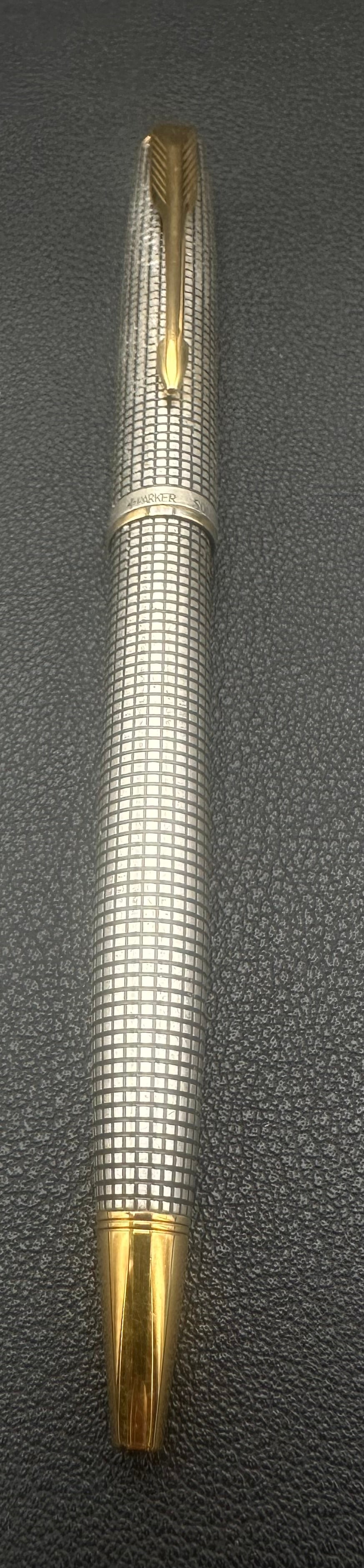 Parker Sonnet Ciselé Sterling Silver 925 Ballpoint Pen France: Elegant Parker Sonnet Ciselé twist ballpoint pen featuring the iconic sterling silver grid (Ciselé) pattern with gold-plated clip and trim. The cap band is engraved “Parker Sonnet” and marke