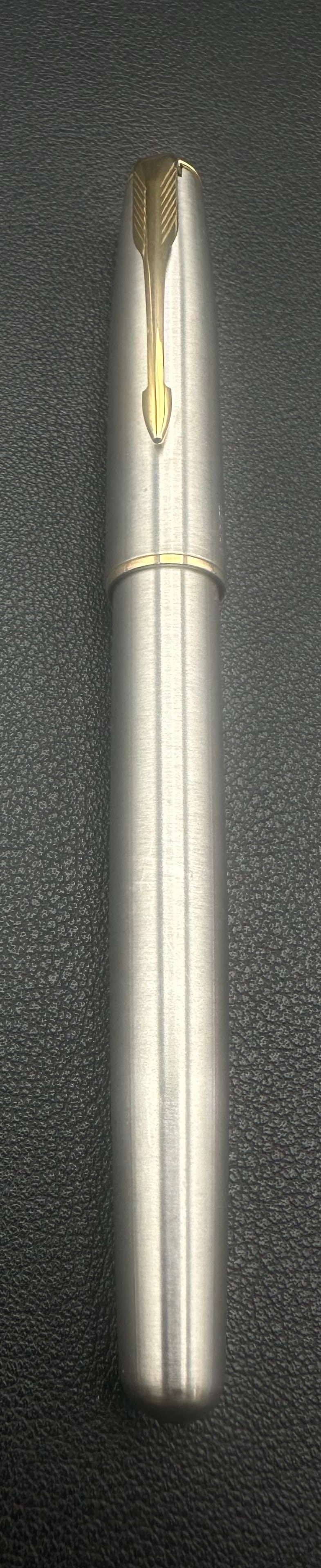 Parker Sonnet Flighter Stainless Steel Fountain Pen M Nib France: Vintage Parker Sonnet Flighter fountain pen with a brushed stainless steel body and gold-tone clip and trim. Made in France and fitted with a Medium (M) nib marked “PARKER.” The nib is not mar