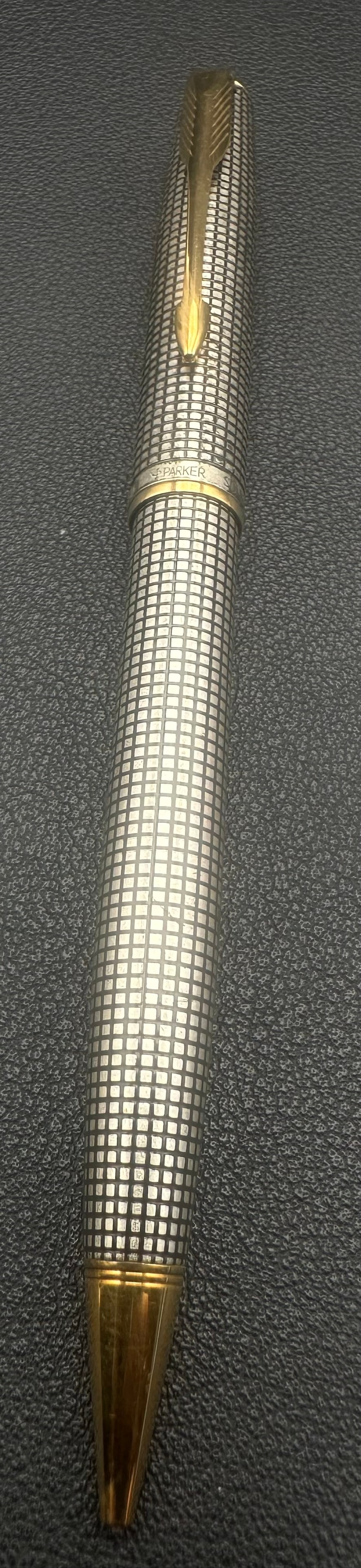 Parker Sonnet Ciselé Sterling Silver 925 Ballpoint Pen France: Elegant Parker Sonnet Ciselé ballpoint pen crafted in genuine 925 sterling silver with the iconic square grid (Ciselé) pattern and gold-plated clip and trim. Made in France and marked MB925 on the c