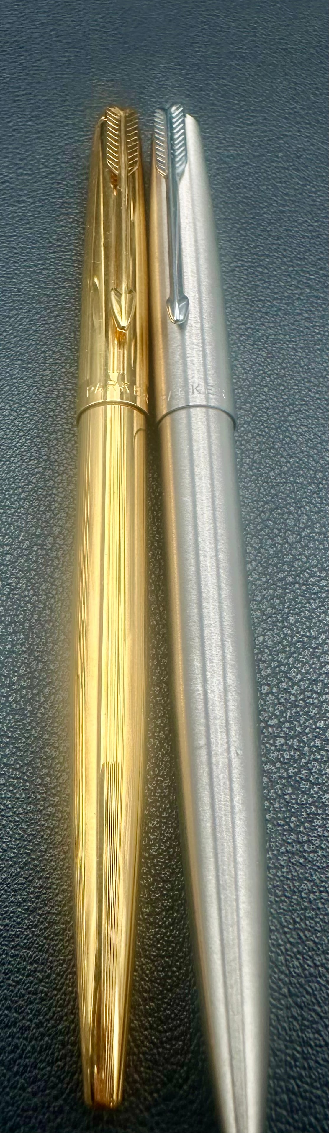 Lot of 2 Parker 45 Flighter Fountain Pens Gold & Stainless Argentina: Vintage lot of two Parker 45 fountain pens, dating to the 1970s–1980s. Includes one gold electroplated barleycorn-pattern model and one brushed stainless steel Flighter model marked “Industria Arg