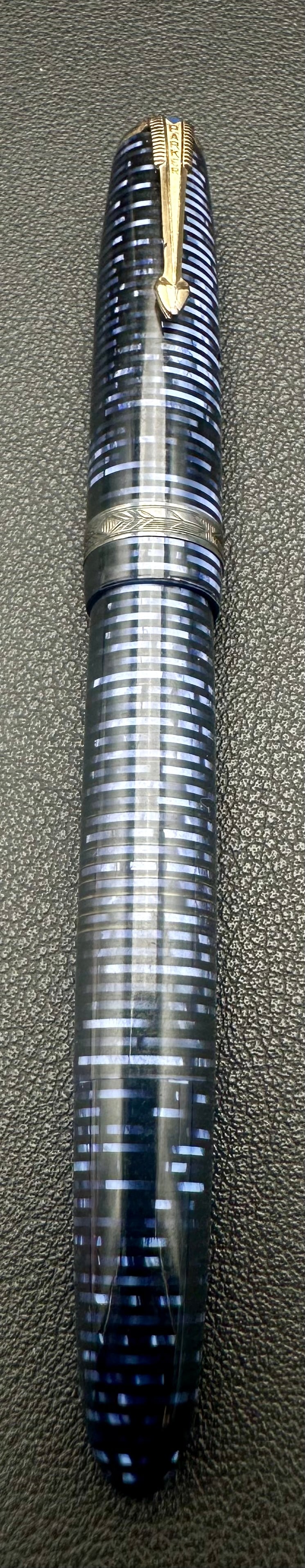 Vintage Parker Vacumatic Blue Azure Fountain Pen Gold Nib Blue Diamond: Vintage Parker Vacumatic fountain pen in the desirable Blue Azure laminated celluloid finish, dating to the mid-1930s. Features the sought-after Blue Diamond lifetime warranty clip, striped barrel, an