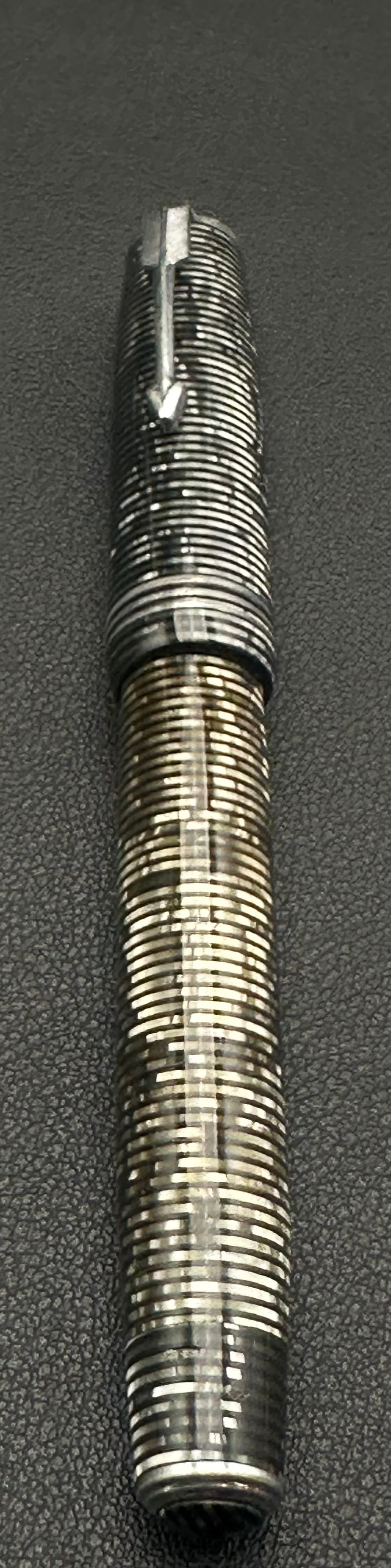 Vintage Parker Vacumatic Debutante Silver Pearl Fountain Pen: Vintage Parker Vacumatic Debutante fountain pen, made in the USA circa 1939–1942. Features the desirable Silver Pearl laminated celluloid finish with matching striped blind cap, Blue Diamond clip, a