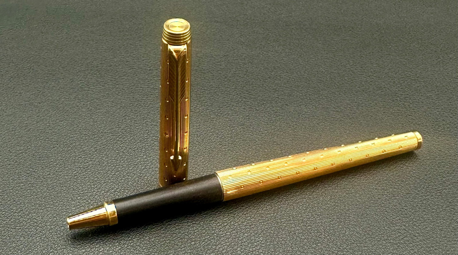 Parker Sonnet Ciselé Gold Plated Ballpoint Pen France (1 of 6)