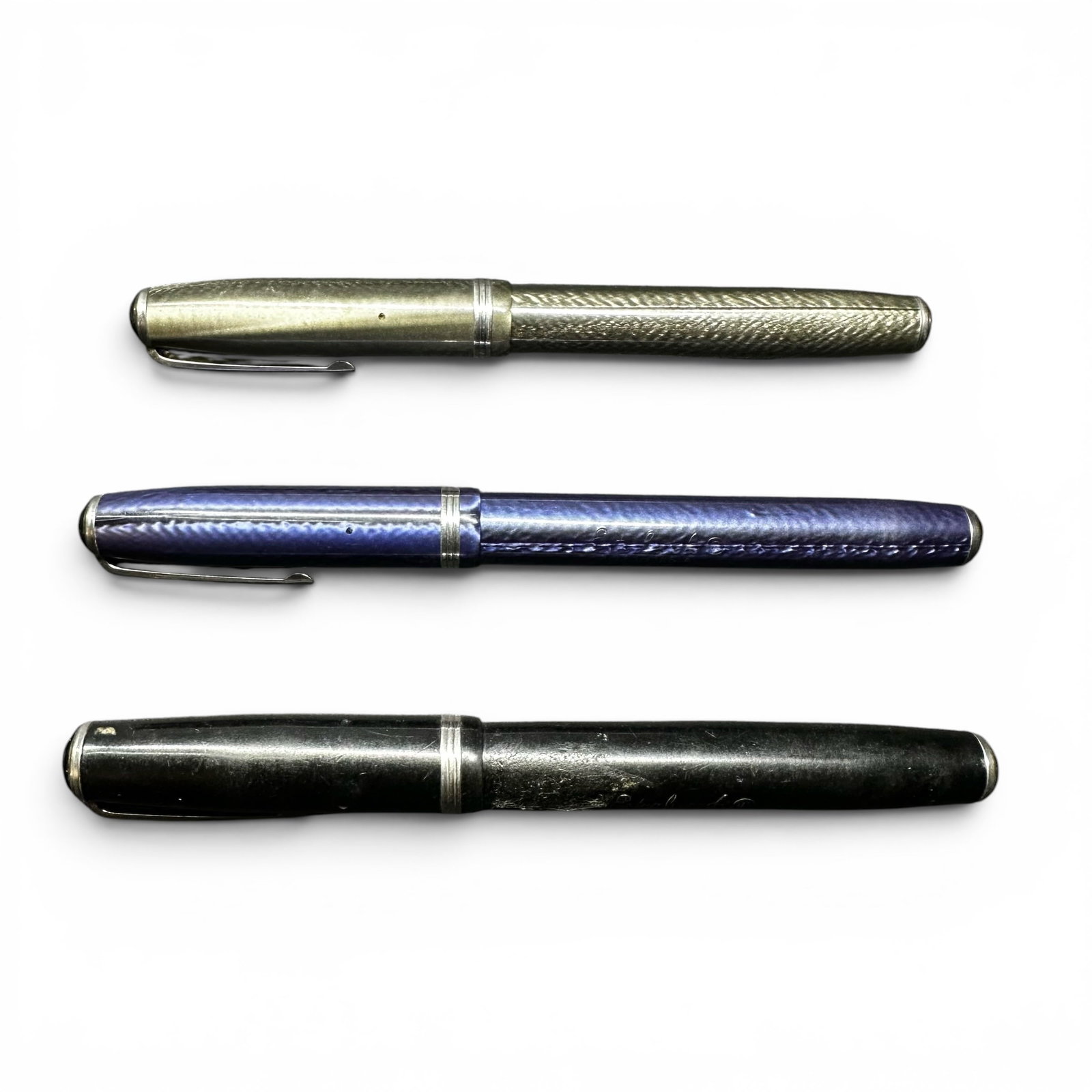 Esterbrook Fountain Pen Trio With Interchangeable Nibs: Esterbrook Fountain Pen Trio With Interchangeable Nibs:Brand/Model: Esterbrook Fountain Pen Trio.Manufacturer Location: USA.Year Produced: Mid-20th Century.Condition: Overall good vintage condition wi