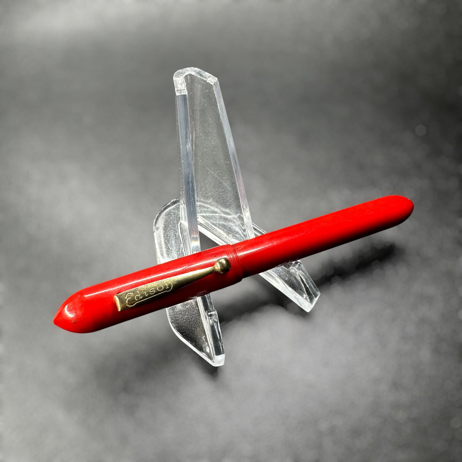 Cross Red Fountain Pen 14K Gold Plated Nib: Cross Red Fountain Pen 14K Gold Plated NibBrand/Model: Cross Fountain Pen.Manufacturer Location: Not marked.Year Produced: Unknown.Condition: Untested. Overall good vintage condition with surface wear