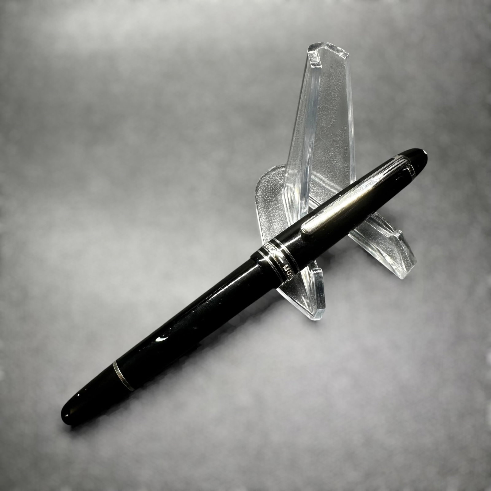 Montblanc Meisterstück Black Fountain Pen (1 of 8)