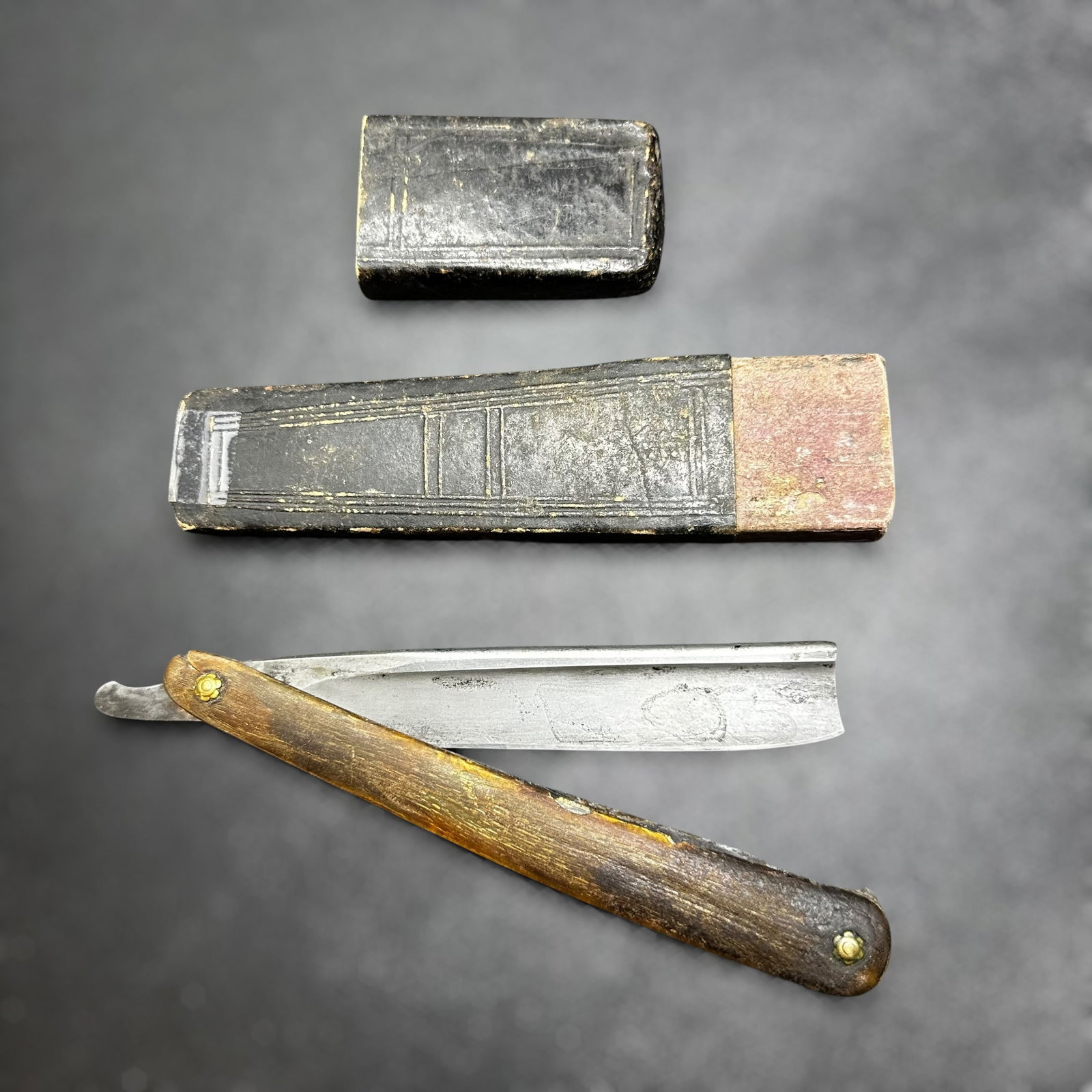 Vintage Butcher Straight Razor With Original Case: Vintage Butcher Straight Razor With Original Case:Brand/Model: No hallmark. Unidentified artisan/shop. Blade marked "Made By Butcher."Manufacturer Location: Not marked.Year Produced: Unknown.Condition