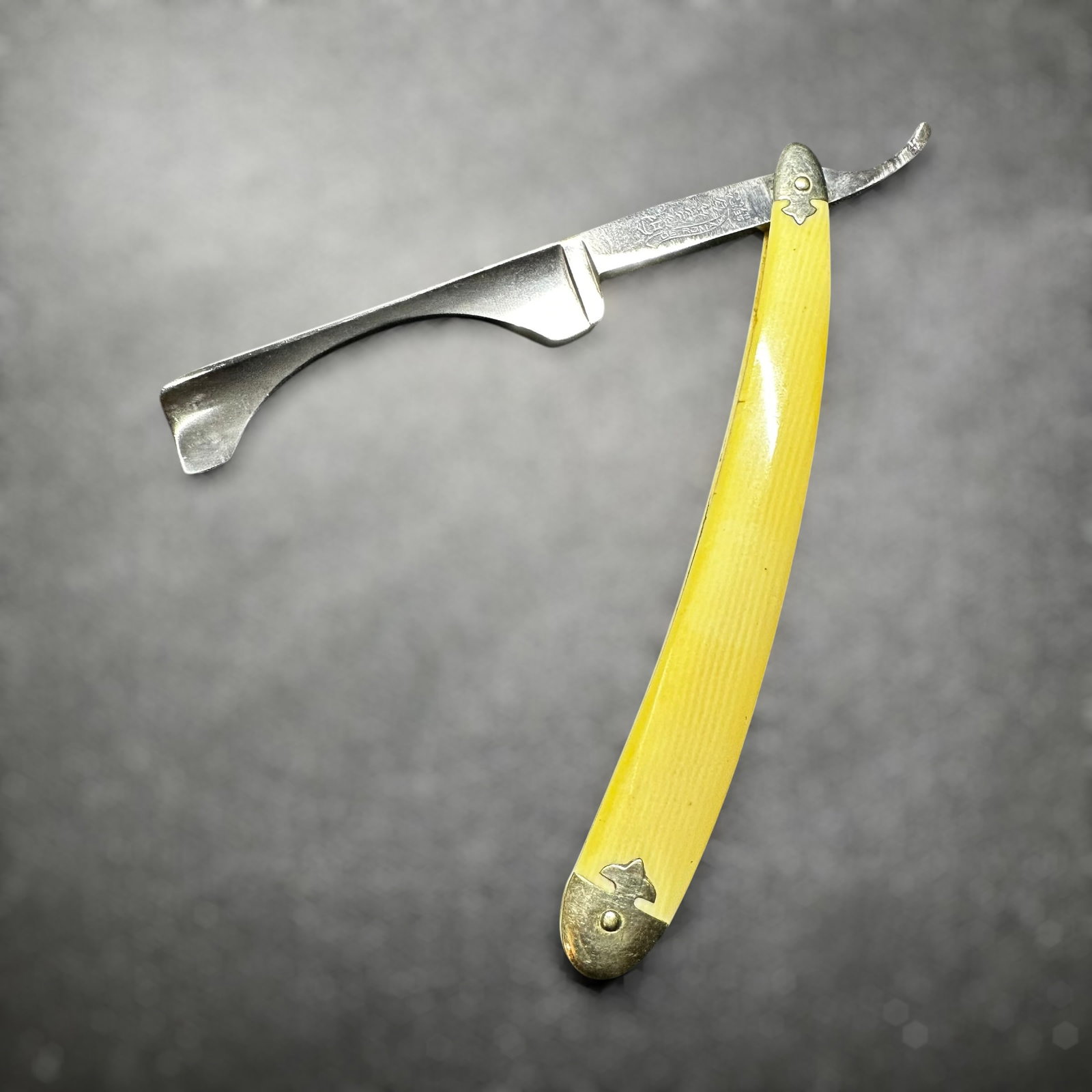 Vintage Giesen & Forsthoff Straight Razor (1 of 8)
