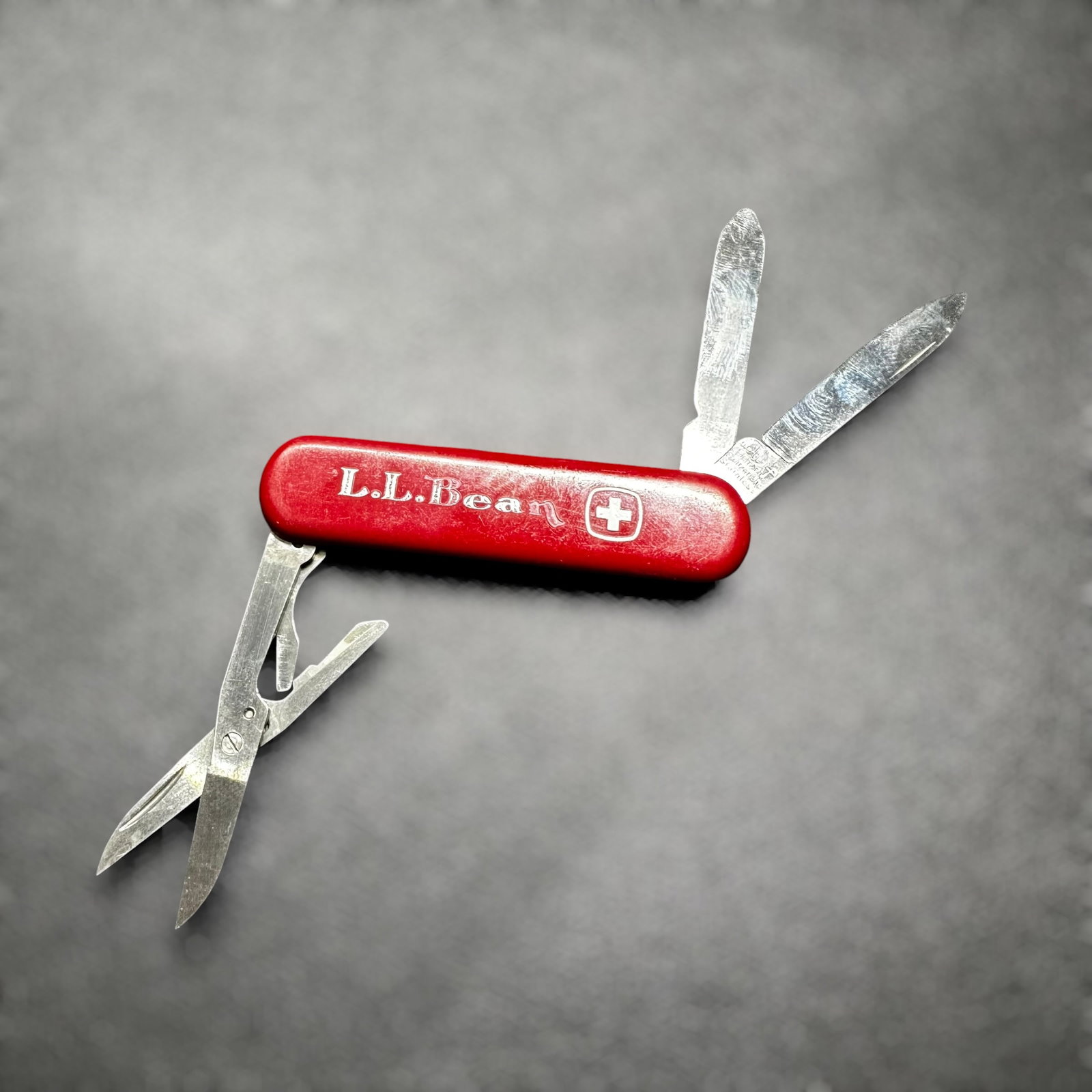 L.L.Bean Wenger Swiss Army Pocket Knife: L.L.Bean Wenger Swiss Army Pocket Knife:Brand/Model: Wenger Swiss Army for L.L.Bean.Manufacturer Location: Switzerland.Year Produced: Unknown.Condition: Overall good vintage condition with surface wea