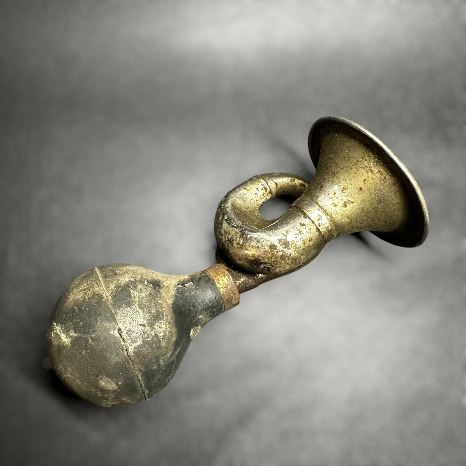 Antique Brass Era Auto Squeeze Bulb Horn (1 of 8)