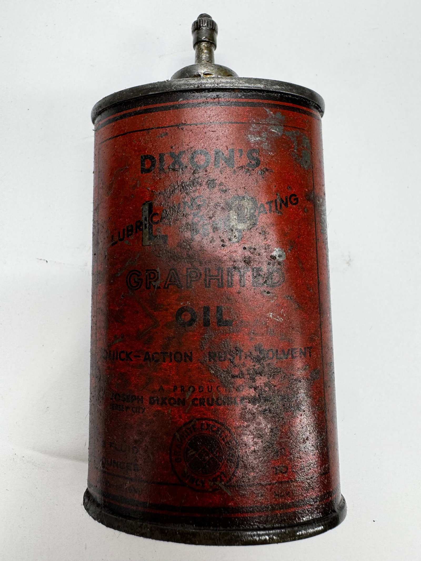 Vintage Dixon’s Graphited Oil Tin Can Joseph Dixon Crucible Co.: Vintage Dixon’s Graphited Oil tin manufactured by the Joseph Dixon Crucible Company. Features the classic red lithographed design with its original lead cap. Produced circa 1930s, this lubricating a