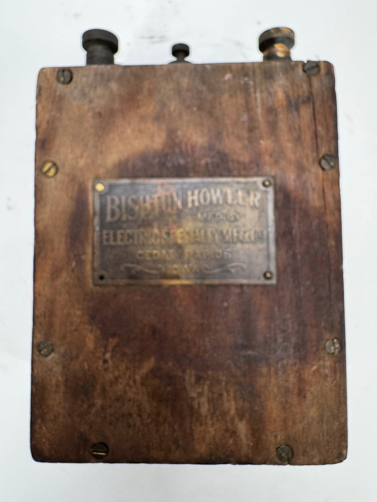 Antique Electric Specialty Mfg. Co. Howler Brass Nameplate Cedar Rapids IA (1 of 6)
