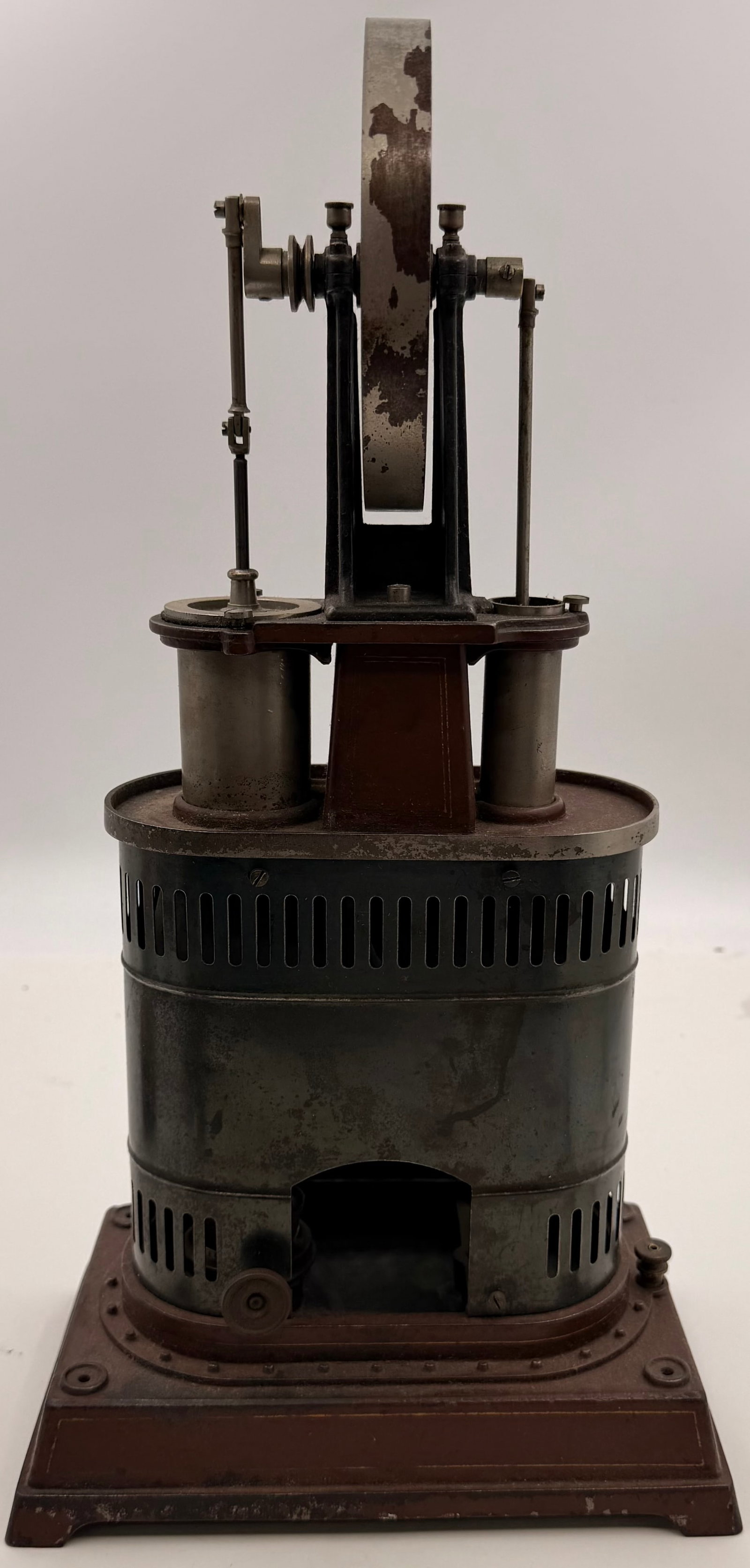 Vintage Unbranded German Hot Air Stirling Engine Tinplate Spirit Fired c.1910: Vintage unbranded German hot air (Stirling) engine dating to the early 1900s, likely produced around 1900–1915. This spirit-fired tabletop engine features a vertical tinplate body with cast metal