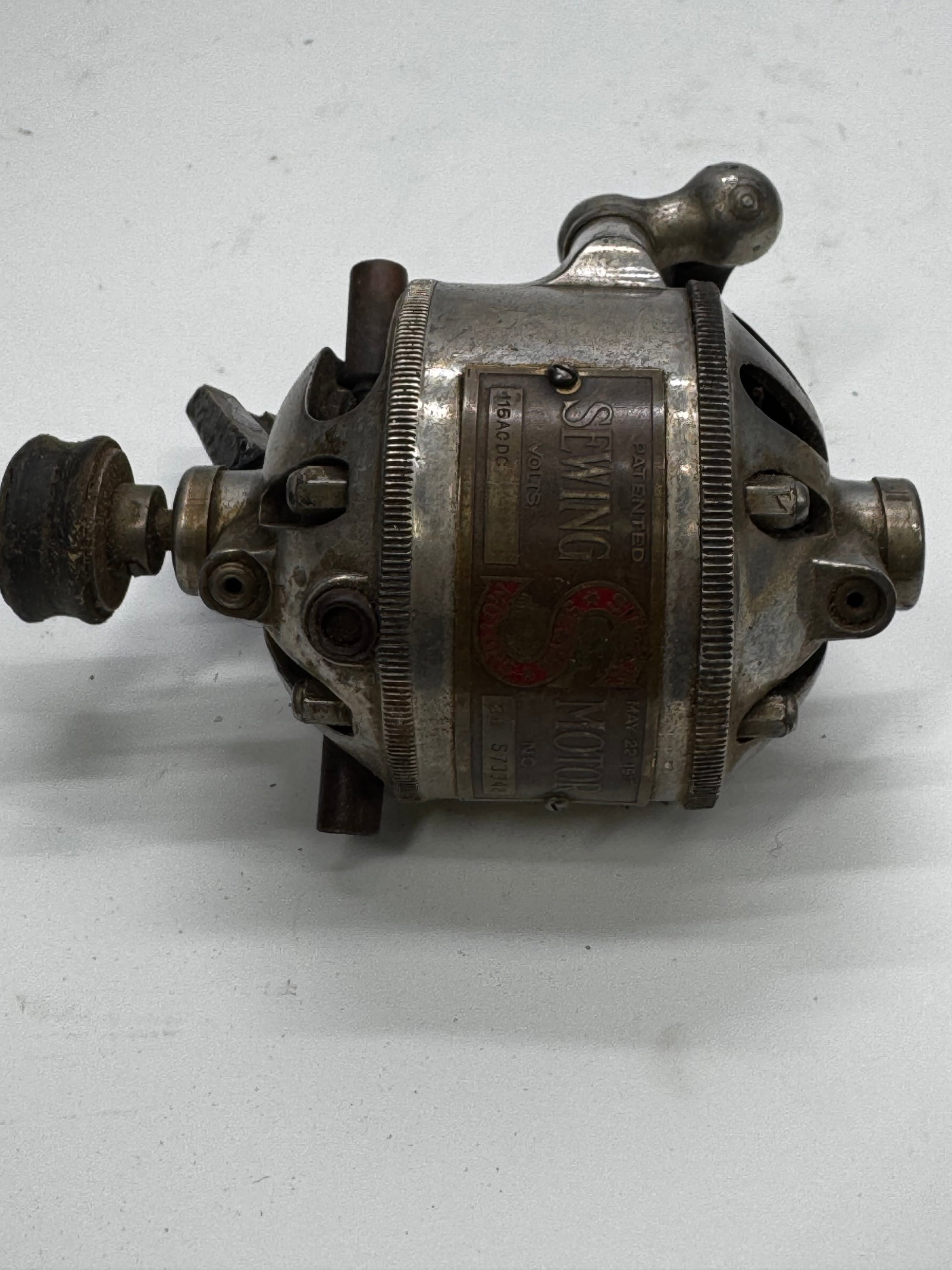 Antique Singer Sewing Machine Motor Model 2B 1917 (1 of 7)