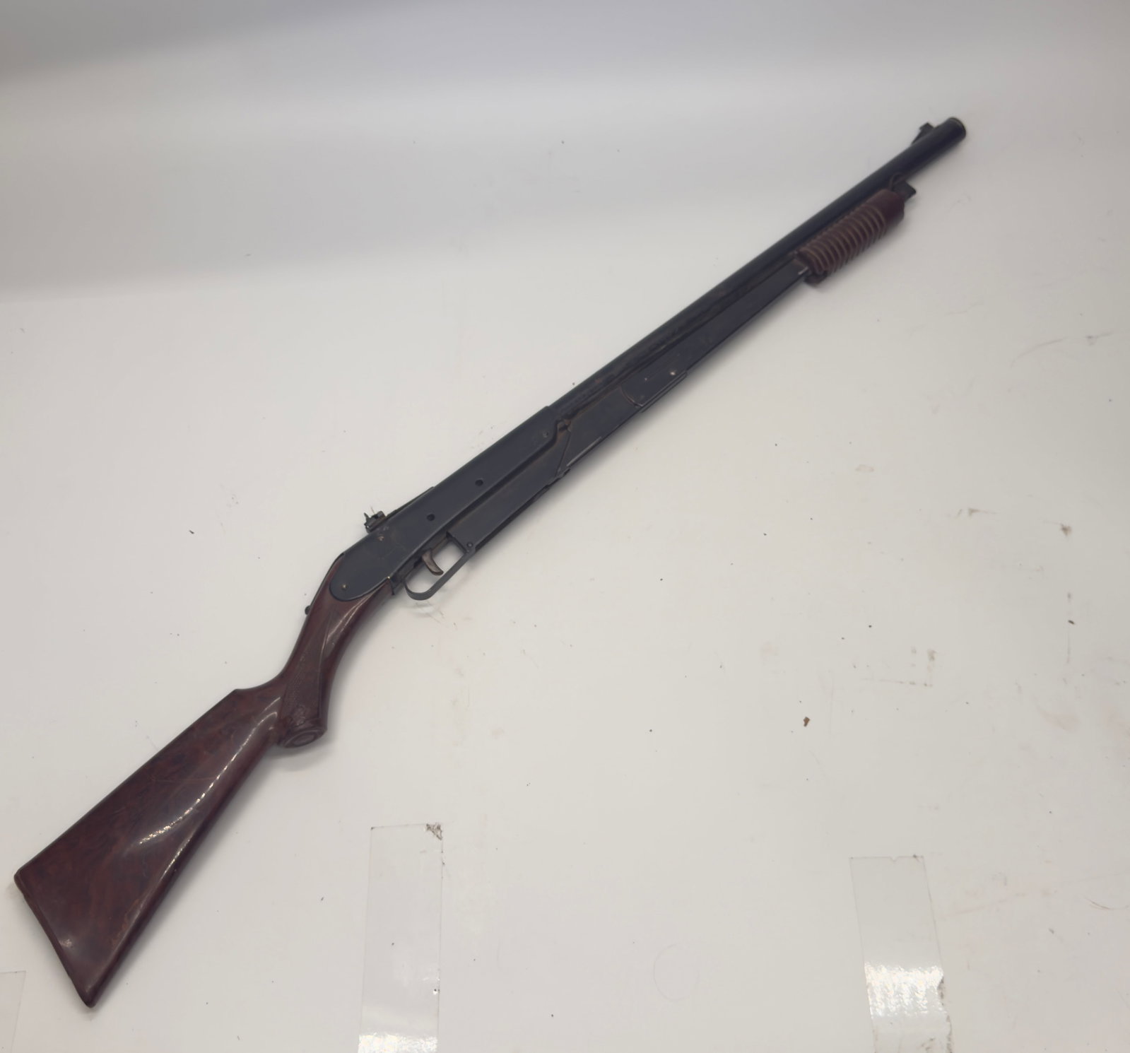 Vintage Daisy Model 25 Pump Action BB Air Rifle (1 of 7)