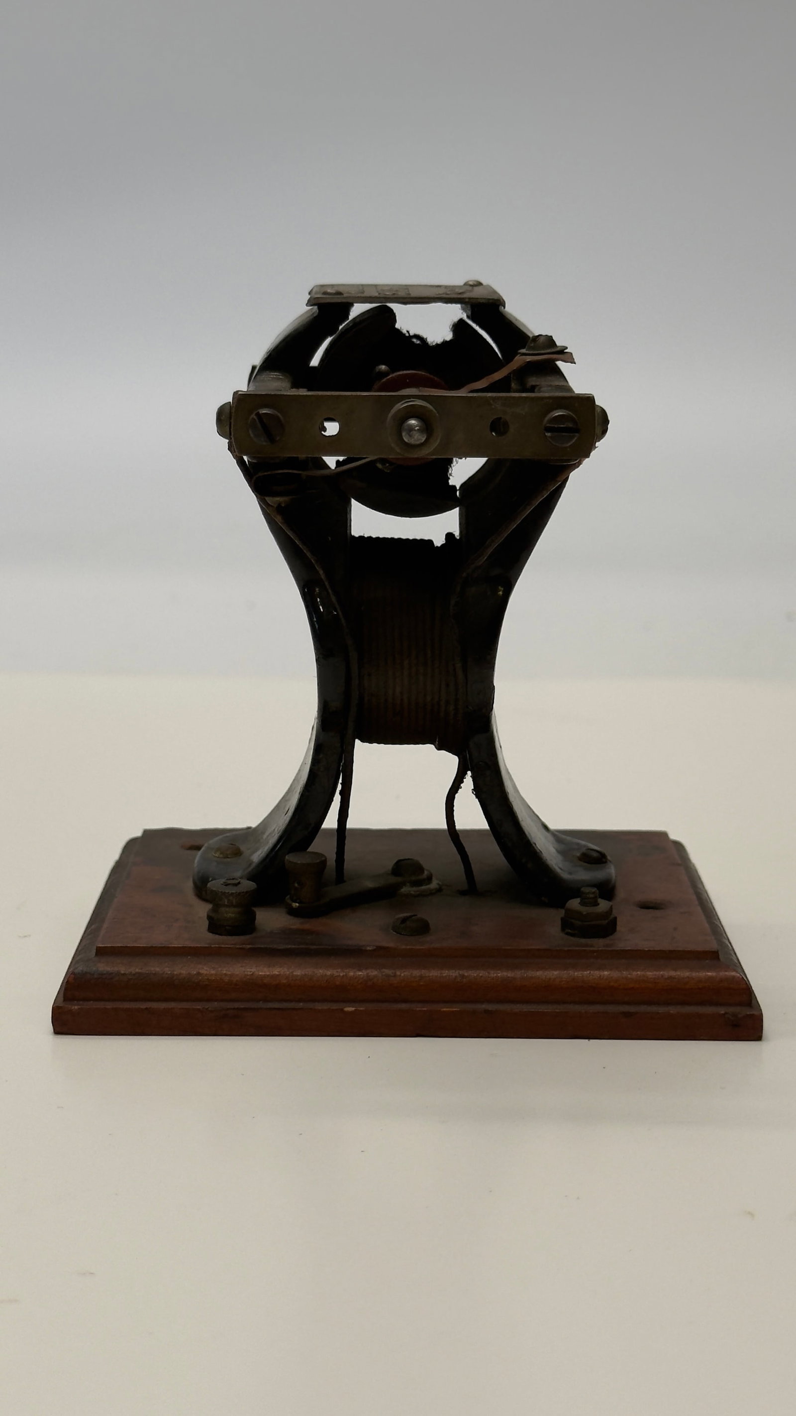 Knapp Type B Electric Motor on Wood Base (1 of 6)