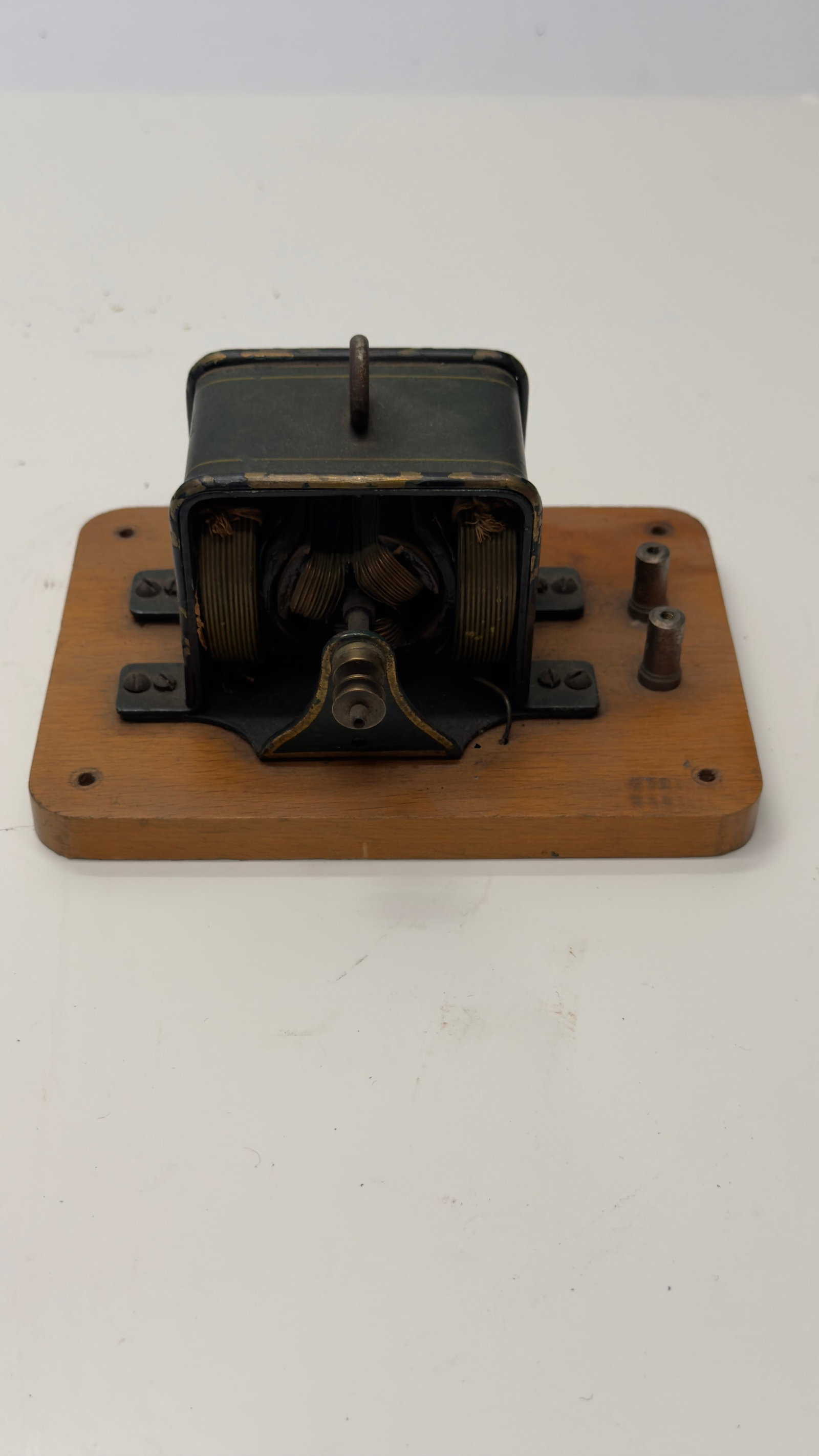 Antique Early DC Electric Motor on Wood Base c.1900 (1 of 7)