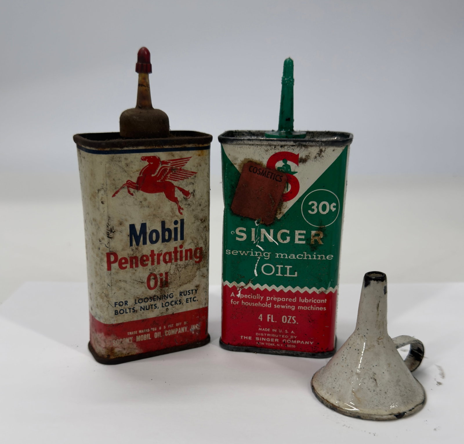 Vintage Mobil & Singer Oil Can Lot w/ Funnel (1 of 8)