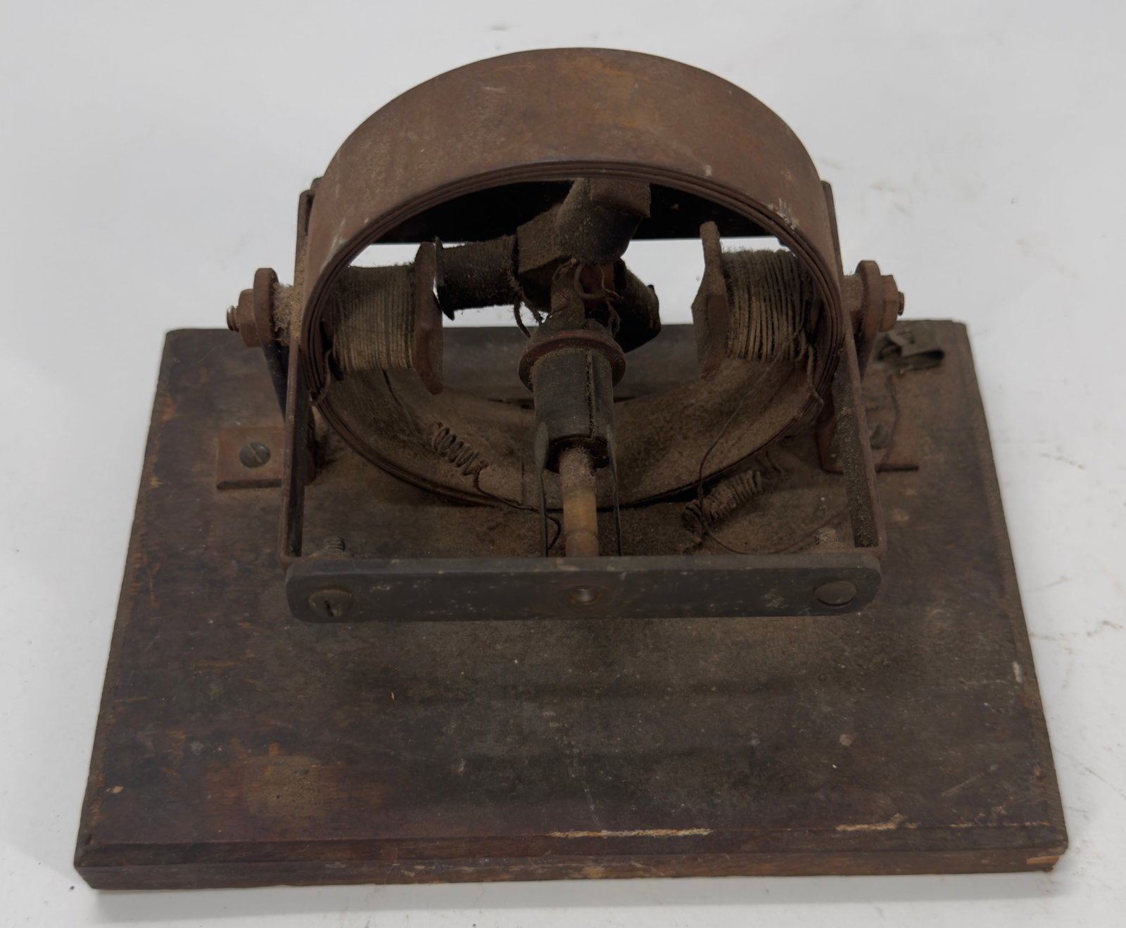 Antique Ring-Field Dynamo Magneto Electrical Apparatus c. 1885–1915 (1 of 6)