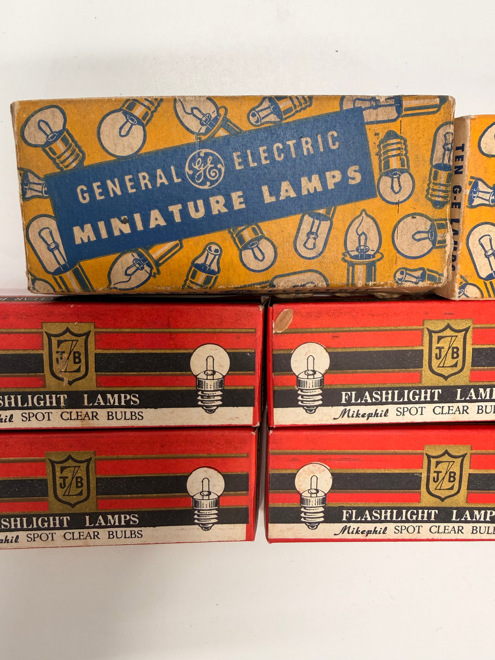 Vintage GE Miniature & Flashlight Light Bulb Lot (1 of 7)