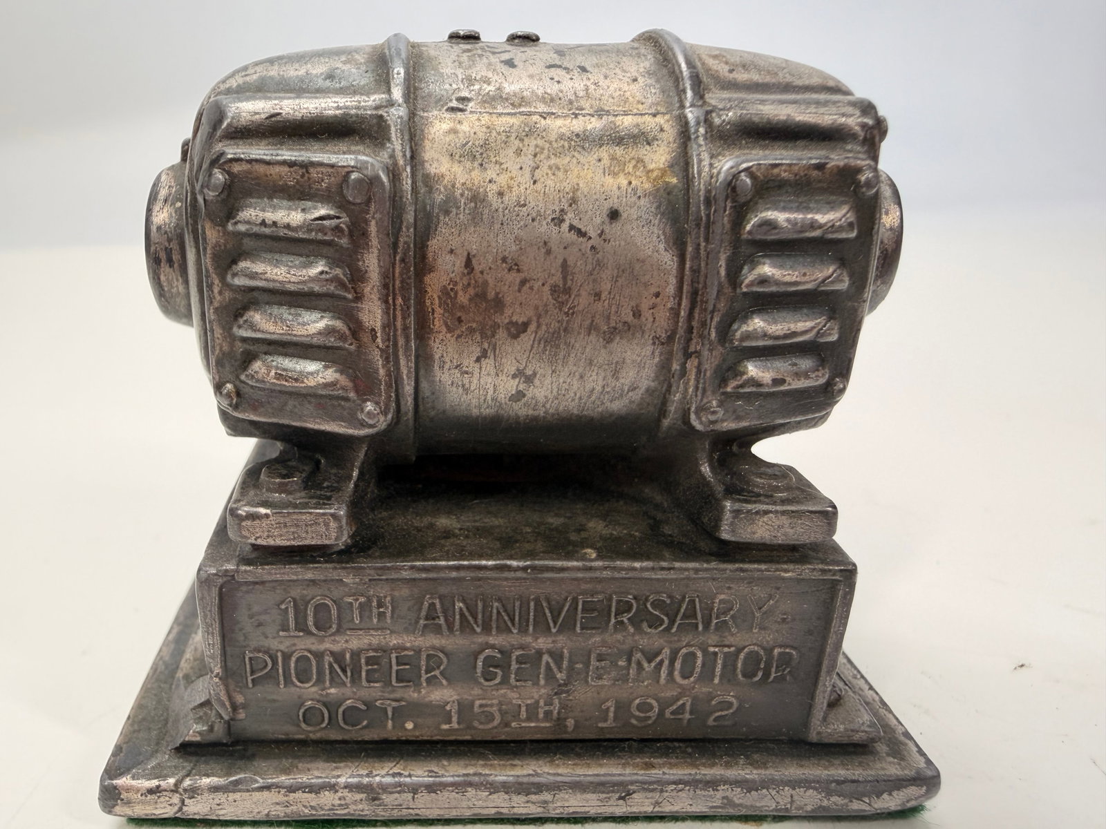 Pioneer Gen-E Motor 10th Anniversary Paperweight 1942 (1 of 6)