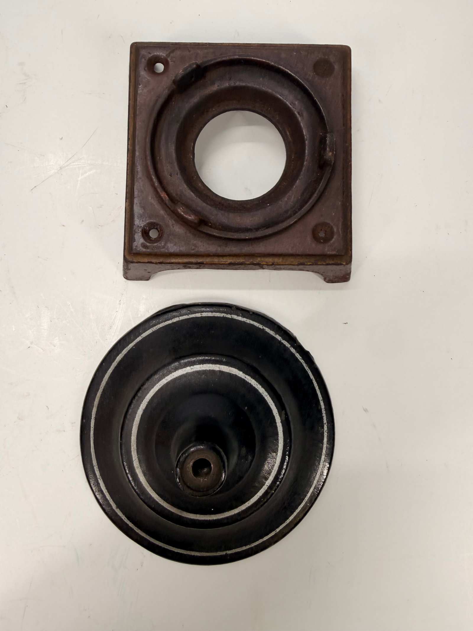 Antique Electric Motor Parts Lot Cast Iron Pulley & Bearing: Lot of antique cast iron electric motor parts including a belt pulley/flywheel and bearing or end bracket. Likely from an early industrial or toy electric motor dating to the early 1900s. Suitable for
