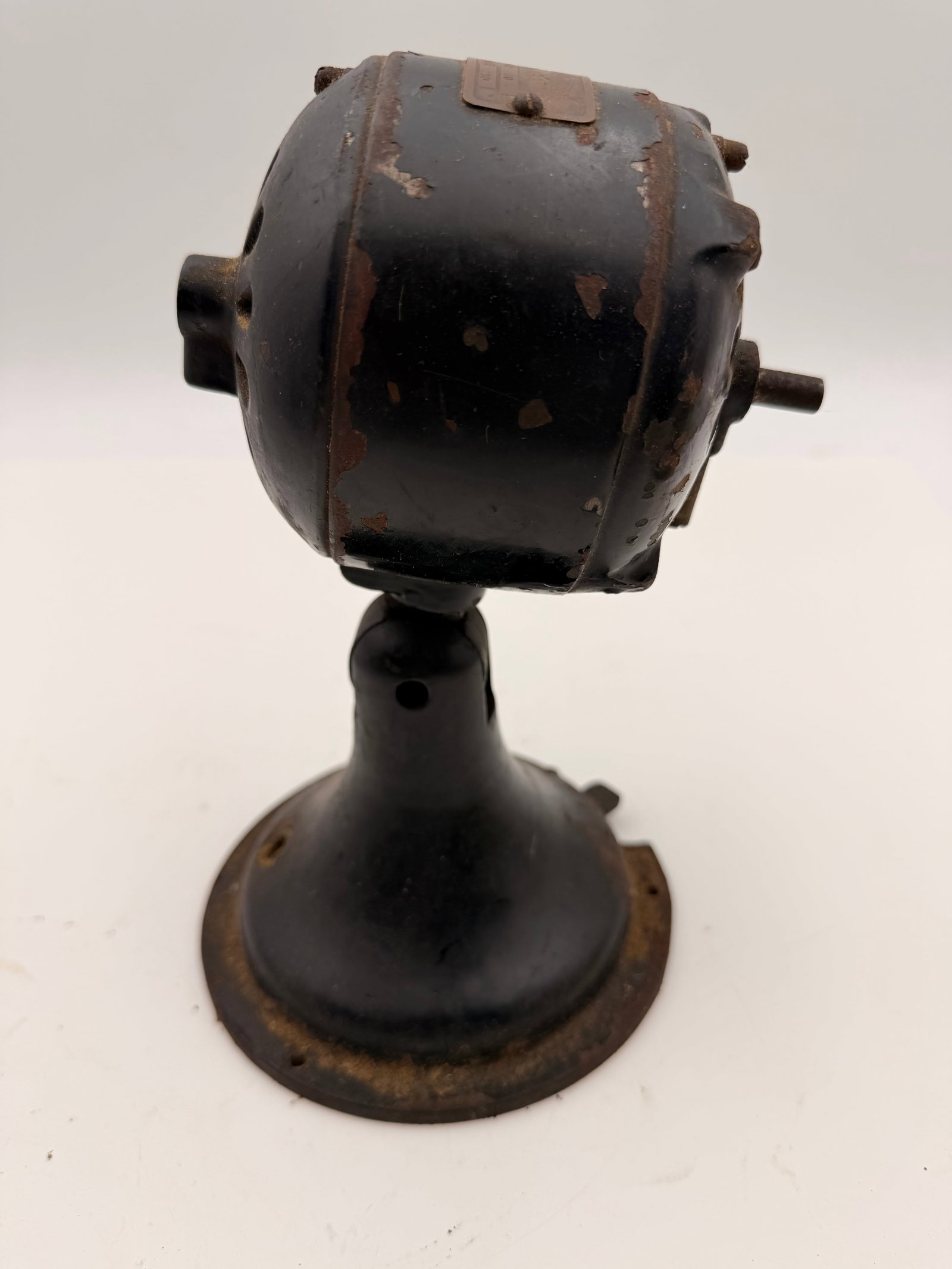 Antique Emerson Motor for De Laval Separator Co. 110V 145W c.1920s: Antique Emerson electric motor manufactured for The De Laval Separator Company, New York and Chicago. Cast steel housing with original brass data plate marked Type 3642 TE, 110V, 145 Watts, 1750 RPM, 