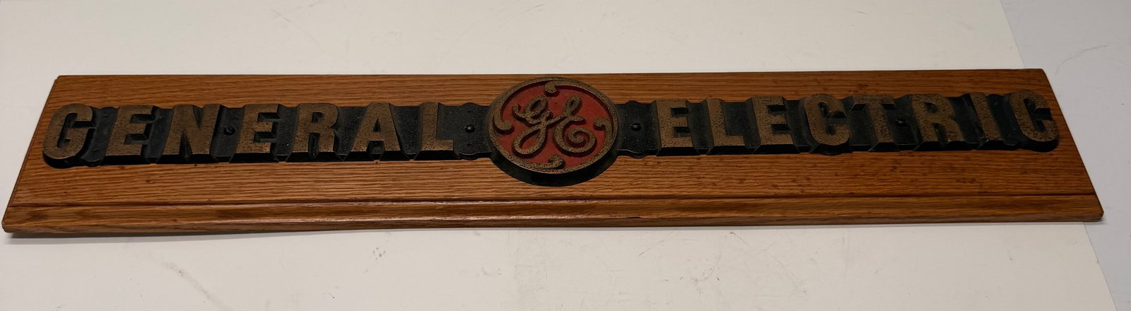 Vintage General Electric Cast Iron Logo Wall Sign on Oak Plaque (1 of 7)