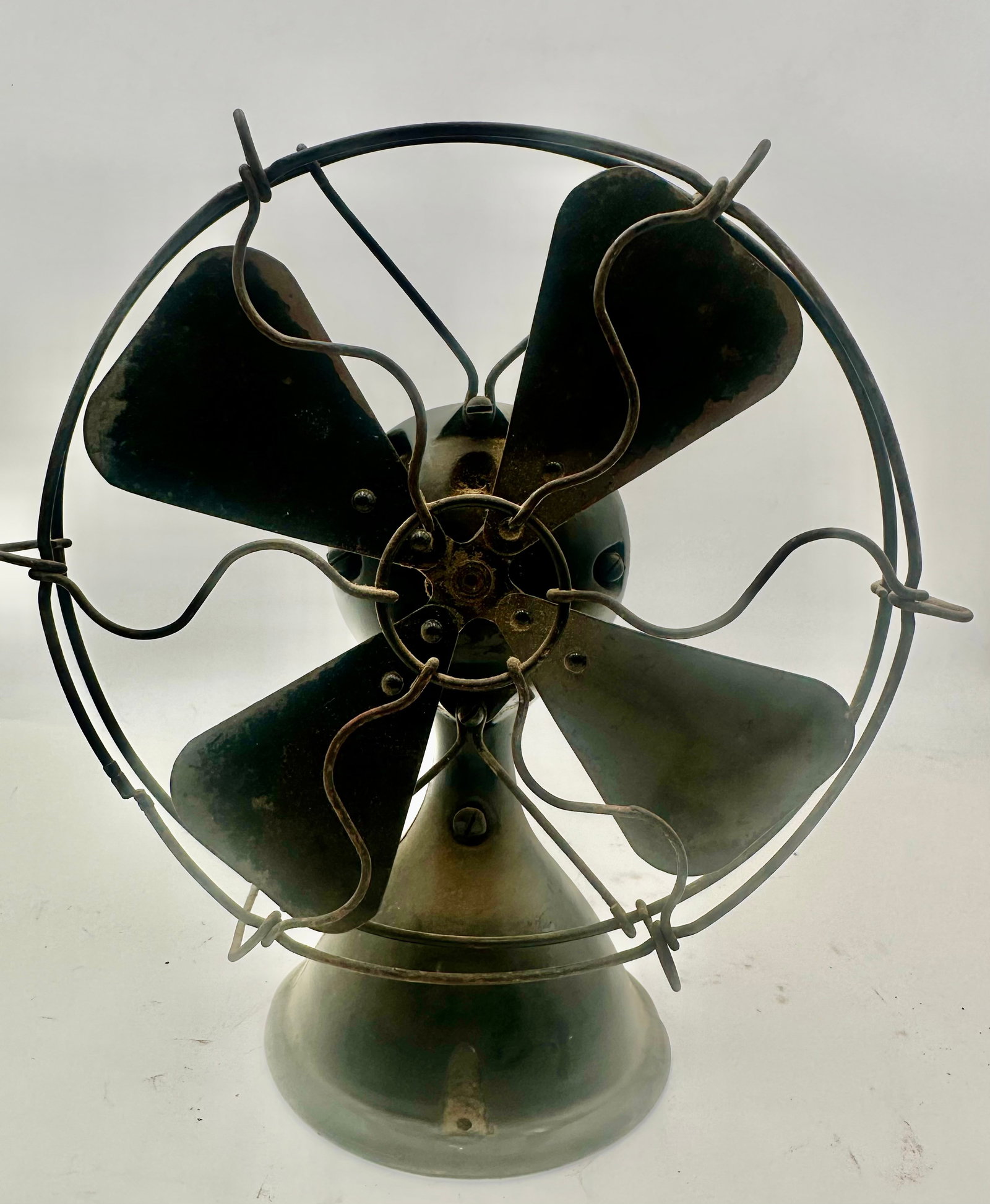 Antique Menominee Electric 6” Oscillating Desk Fan – Cast Iron – Menominee, Mich. (1 of 13)