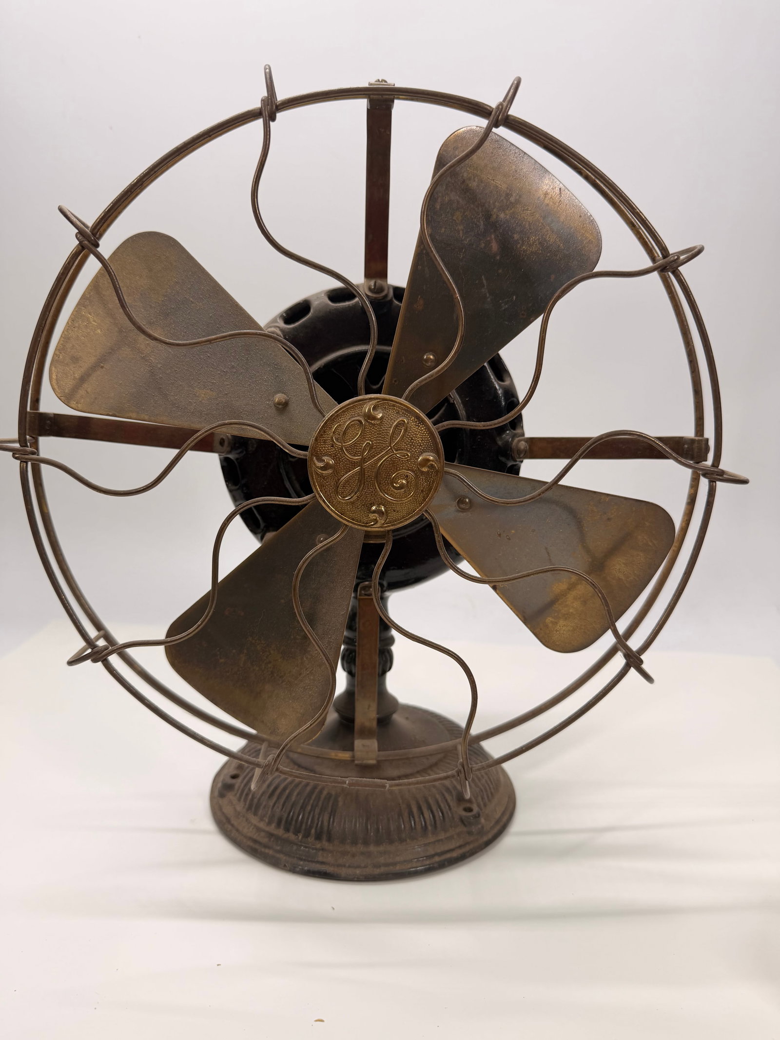 Antique GE 6-Blade Brass Desk Fan w/ Wavy Cage (1 of 8)