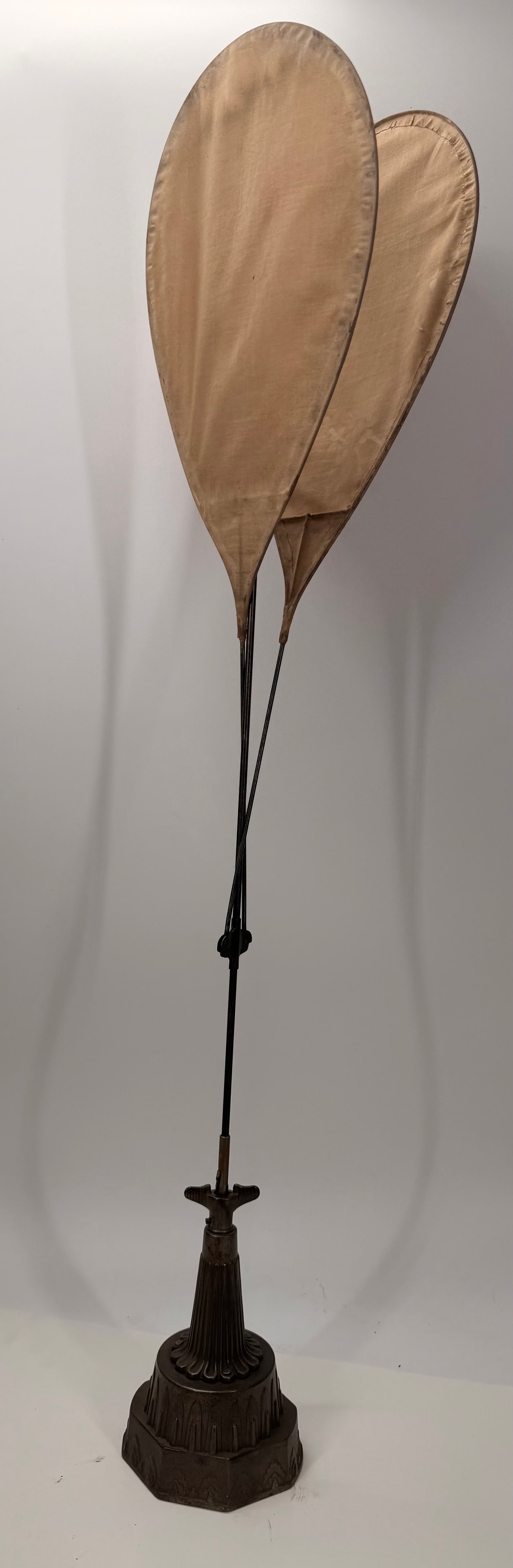 Antique Circulair “Shoo Fly” Wind-Up Mechanical Table Fan (1 of 5)