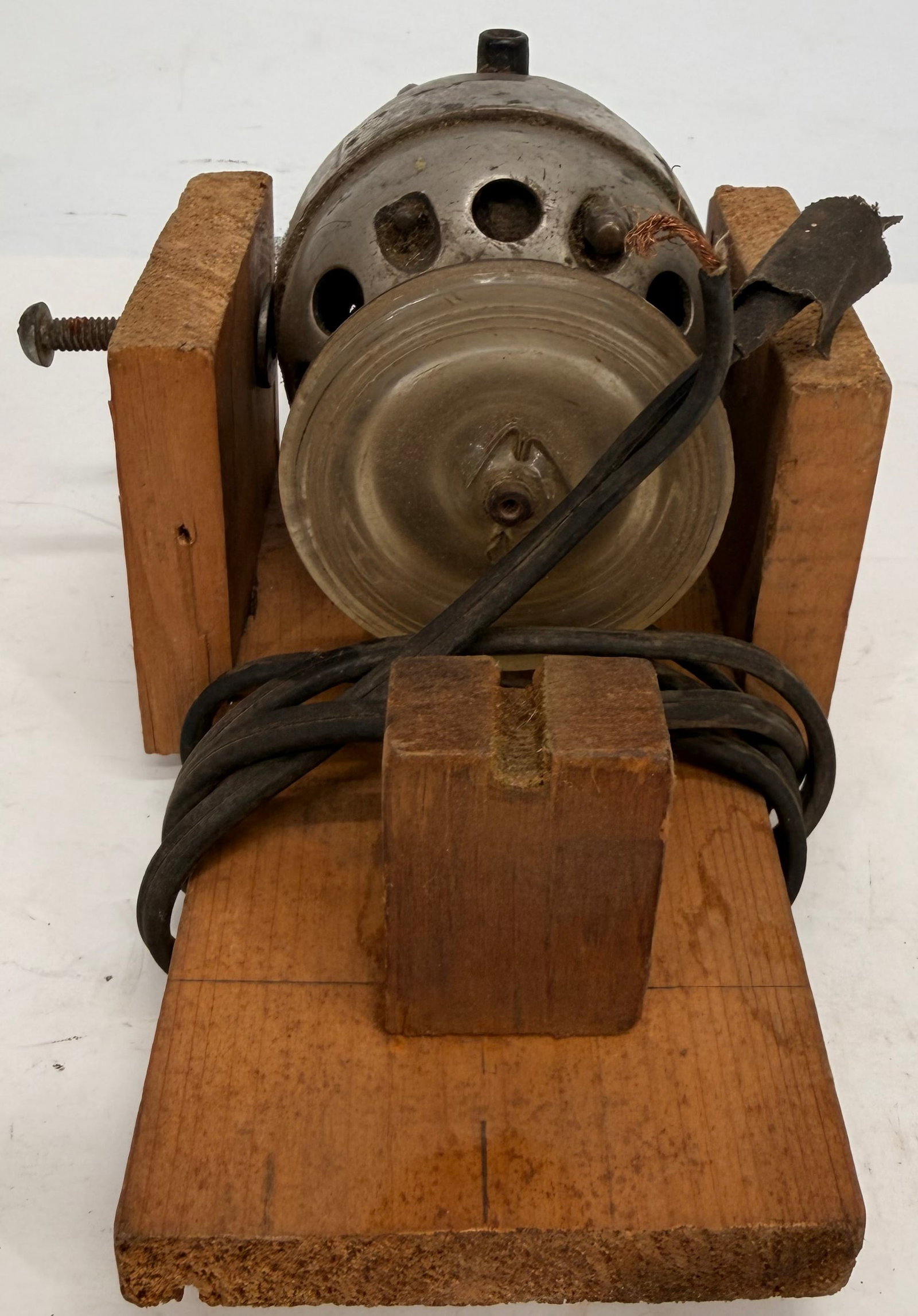 Vintage Small Electric Motor Wood Mount Pulley (1 of 8)