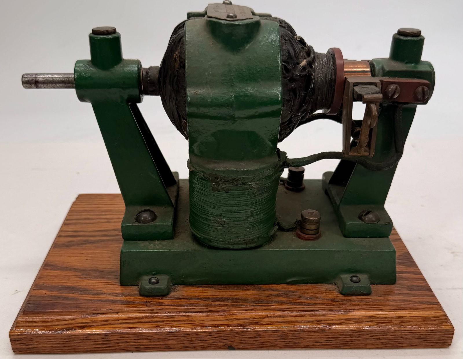 Antique Carlisle & Finch No. 27 Dynamo: Rare antique Carlisle & Finch Co. No. 27 Dynamo manufactured in the United States. This early electric generator features the company’s distinctive green-painted cast-iron frame, original wooden bas