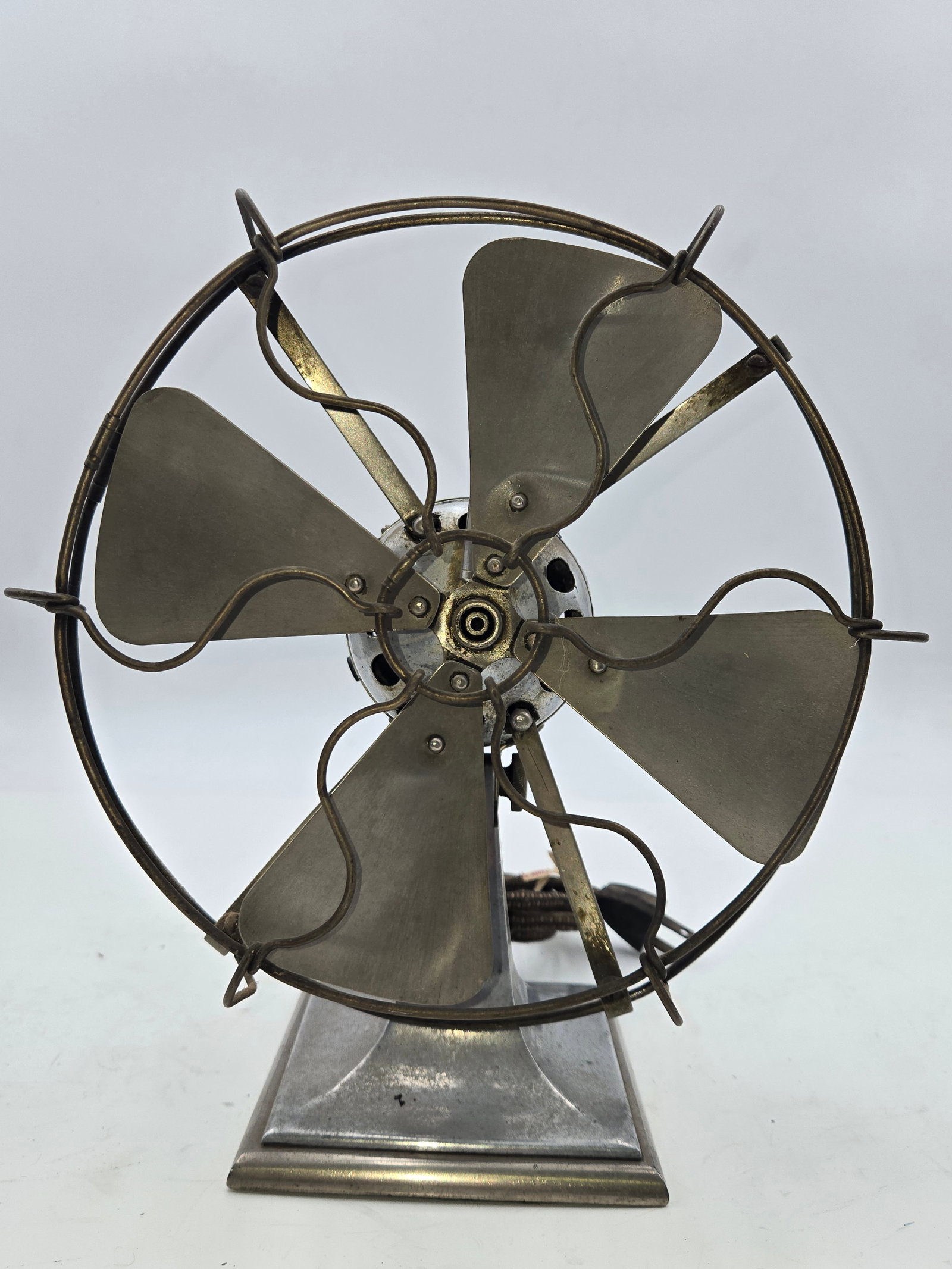 Hamilton Beach 8-inch desk fan: Hamilton Beach 8-inch desk fan manufactured by the Hamilton Beach Manufacturing Company in Racine, Wisconsin. Dating back to the late 1910s to early 1920s (circa 1913–1918), these early units are fa
