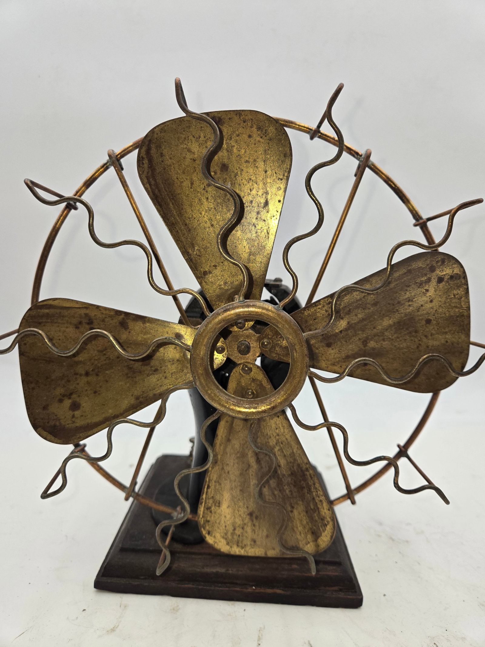Manhattan Electrical Supply Co. No. 3 Motor Battery Fan (1 of 7)