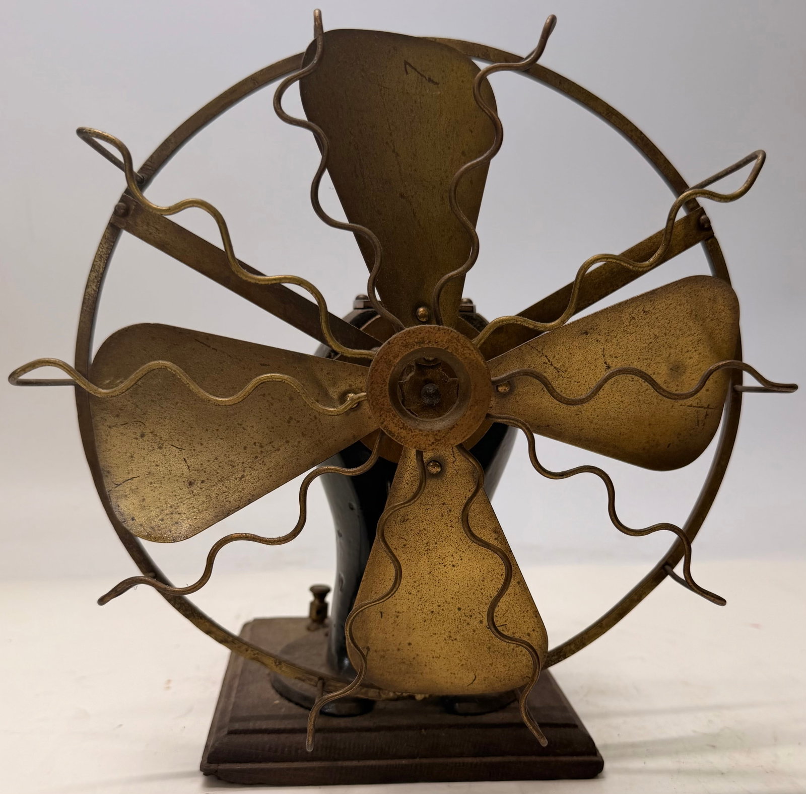 Manhattan No. 3 Motor Battery Fan (1 of 9)