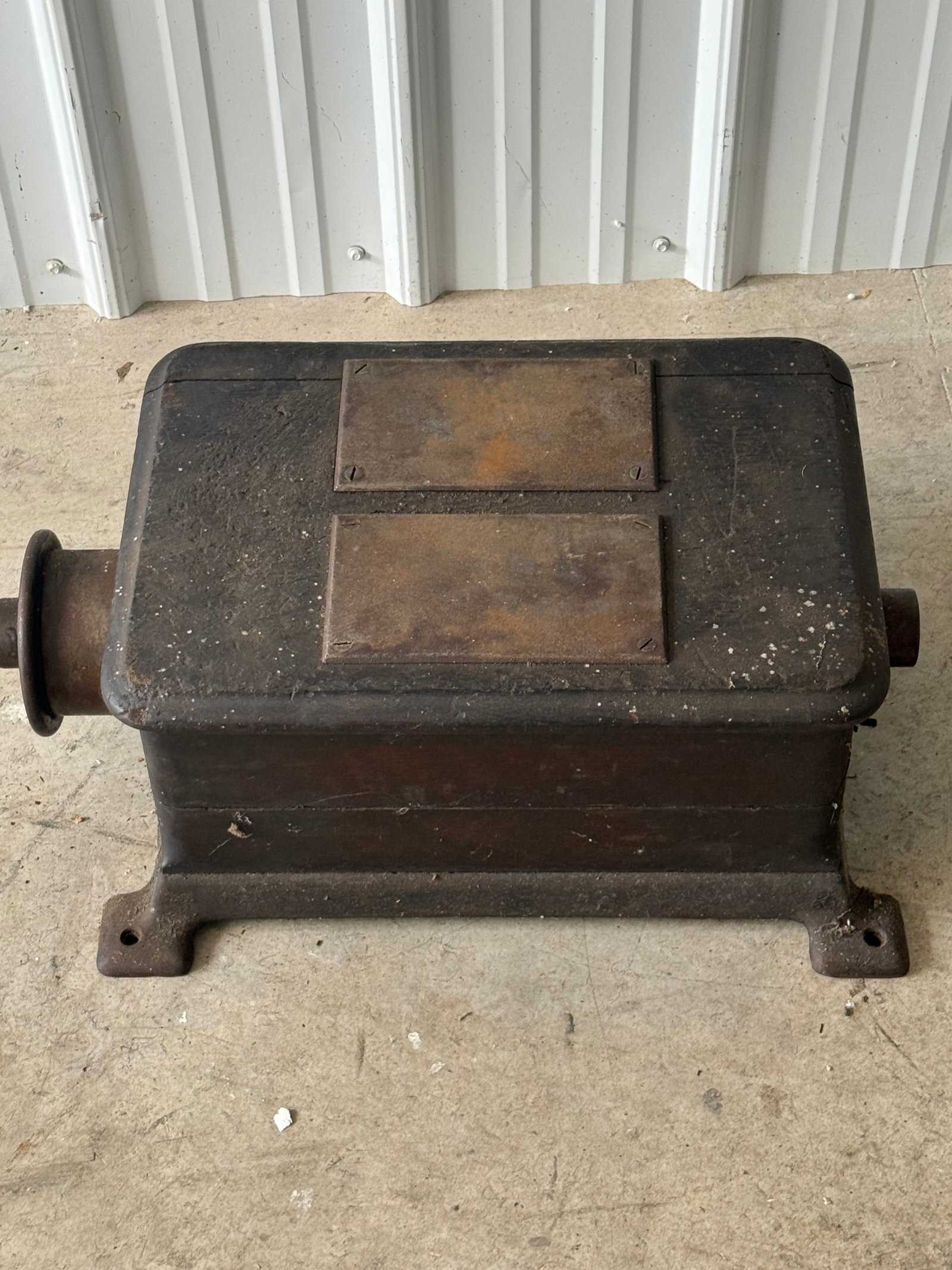 vintage cast iron electrical device, (1 of 7)